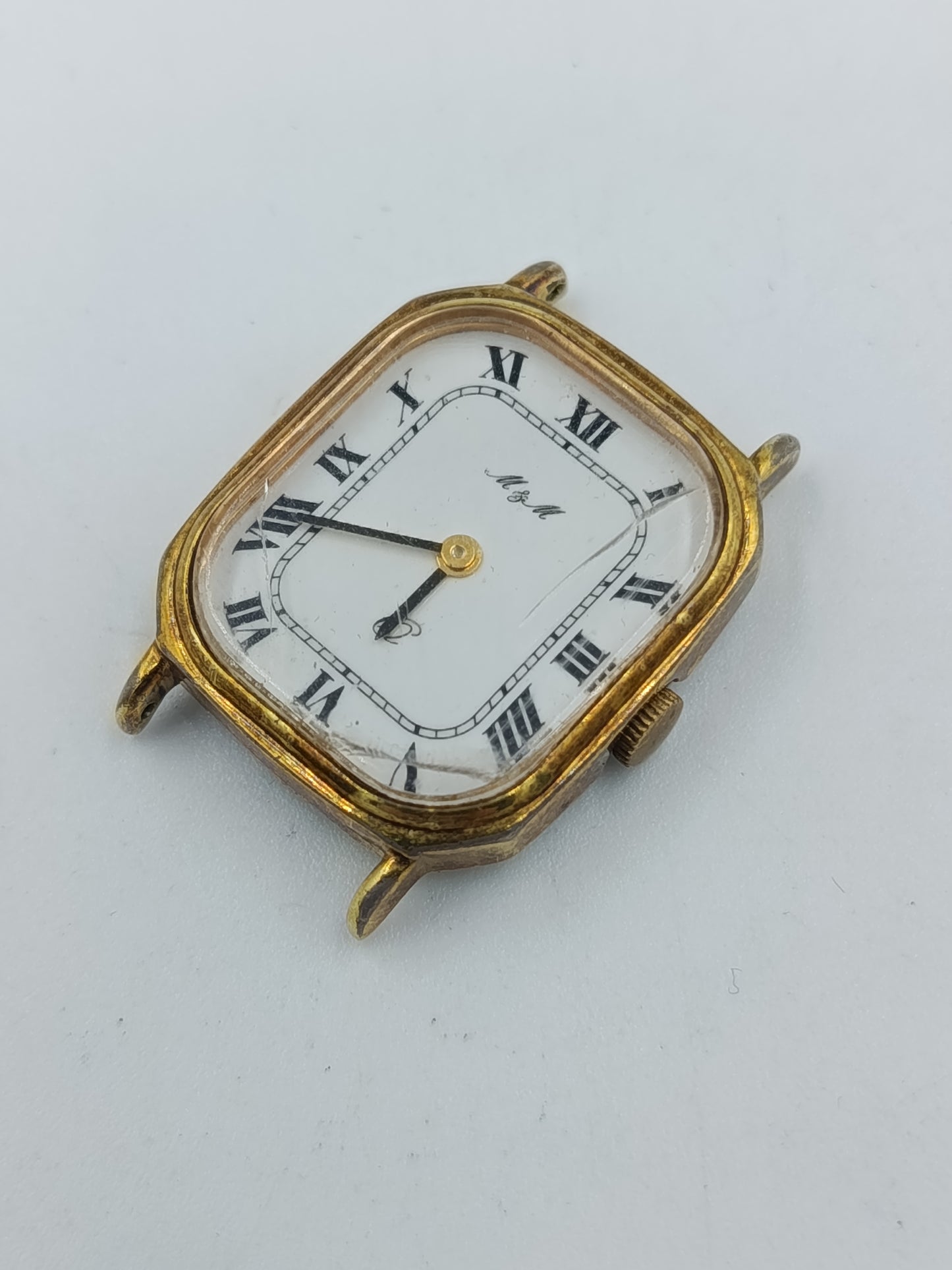 Klassische kleine Damen Armbanduhr in Goldoptik mit römischen Ziffern