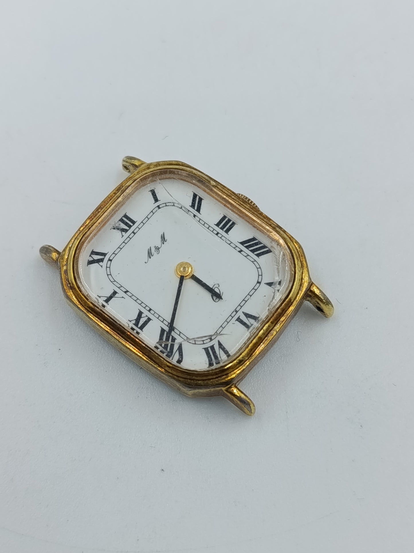 Klassische kleine Damen Armbanduhr in Goldoptik mit römischen Ziffern