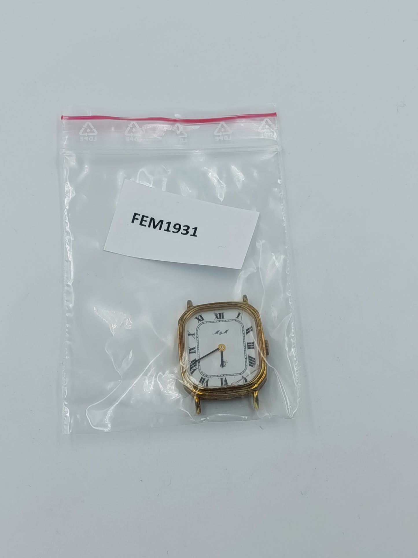 Klassische kleine Damen Armbanduhr in Goldoptik mit römischen Ziffern