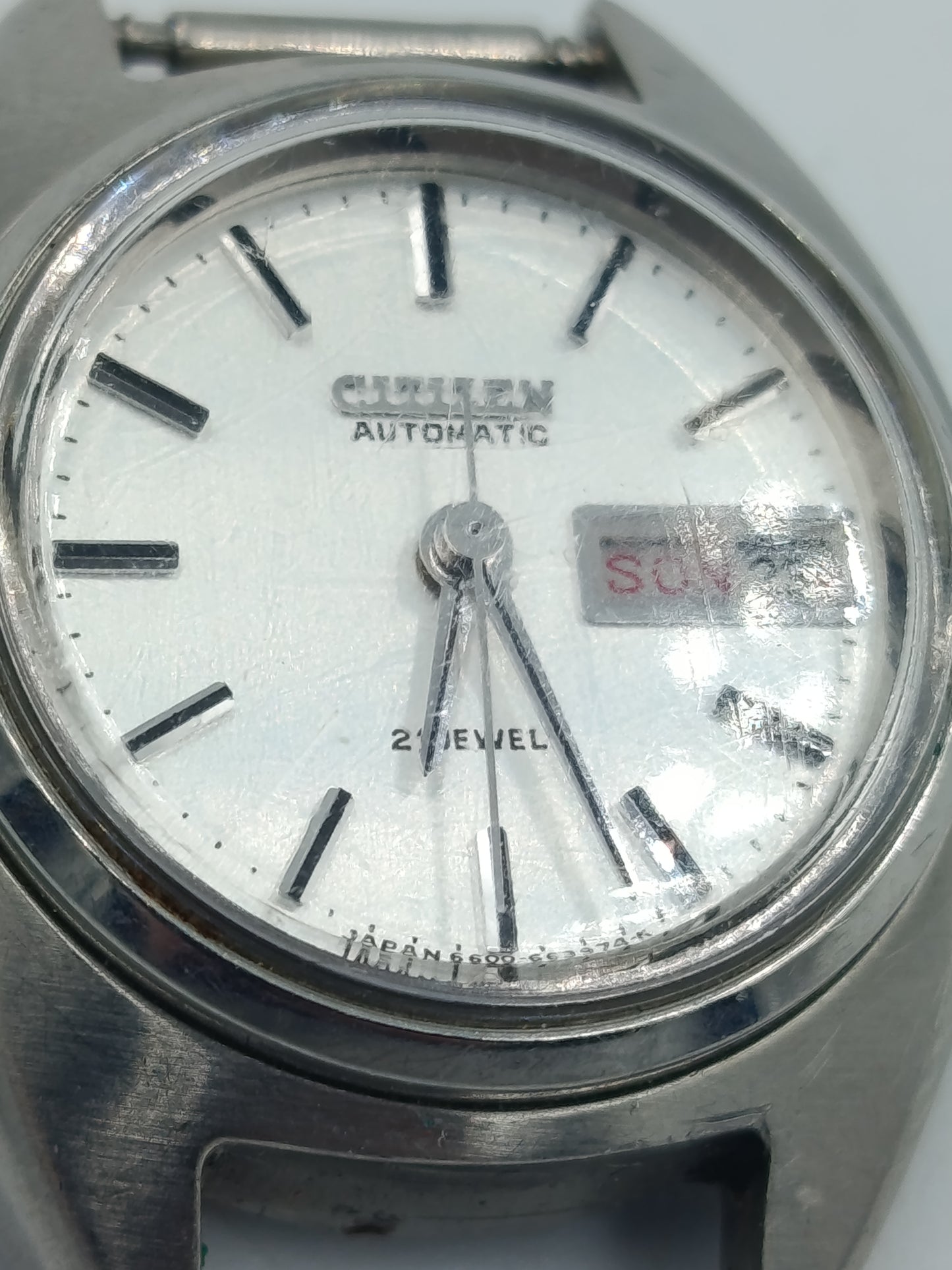 Citizen Automatic Herren Armbanduhr mit Datumsanzeige und silbernem Zifferblatt