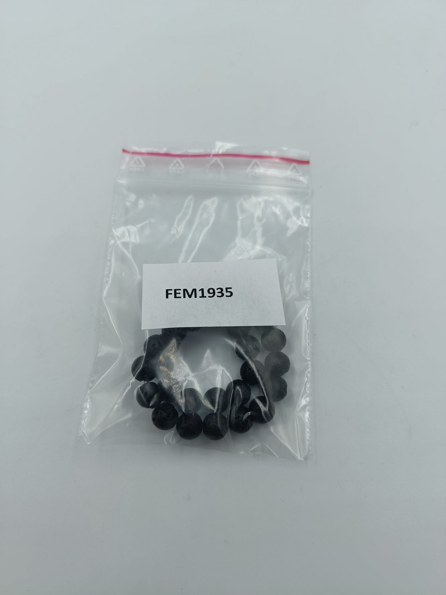 Elastisches Lava Stein Armband in Schwarz mit Anhänger von enso