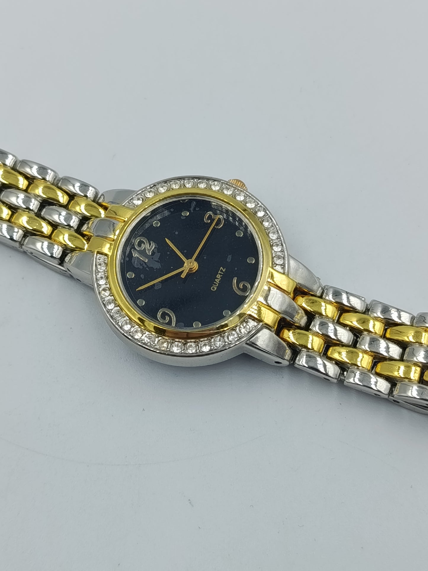 Elegante Bicolor-Damenuhr: Strass & Blaues Zifferblatt