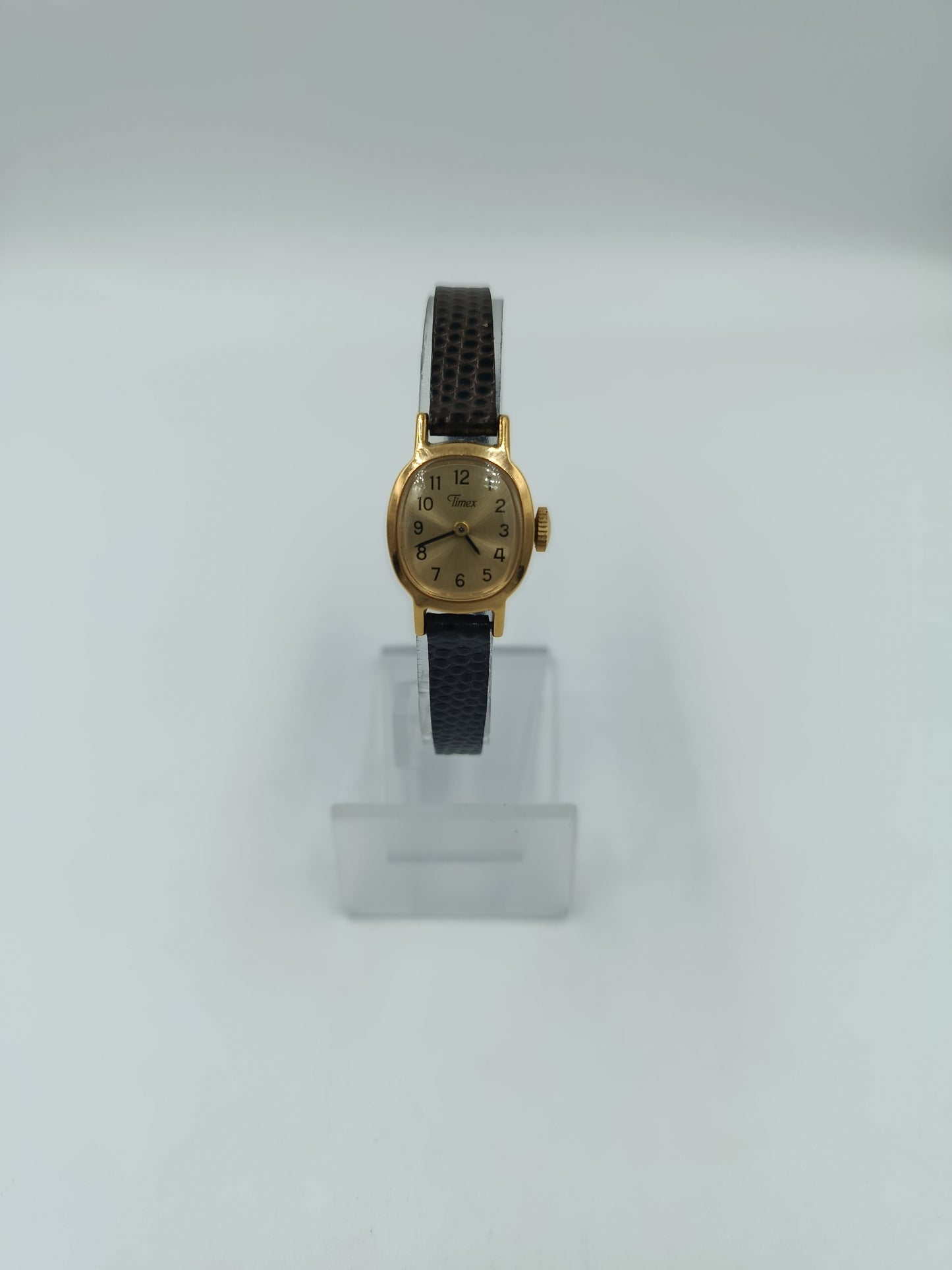 Klassische Timex Damen Armbanduhr in Goldoptik mit braunem Lederarmband