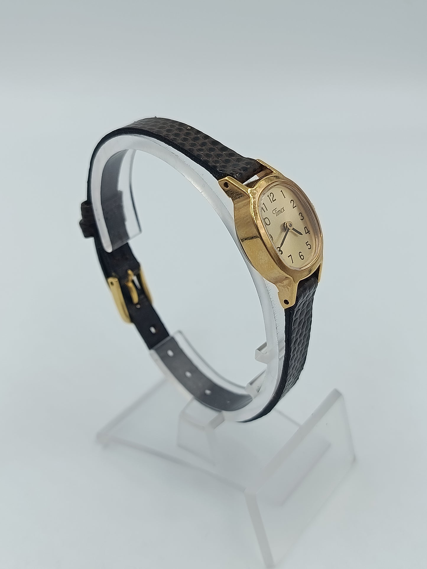 Klassische Timex Damen Armbanduhr in Goldoptik mit braunem Lederarmband