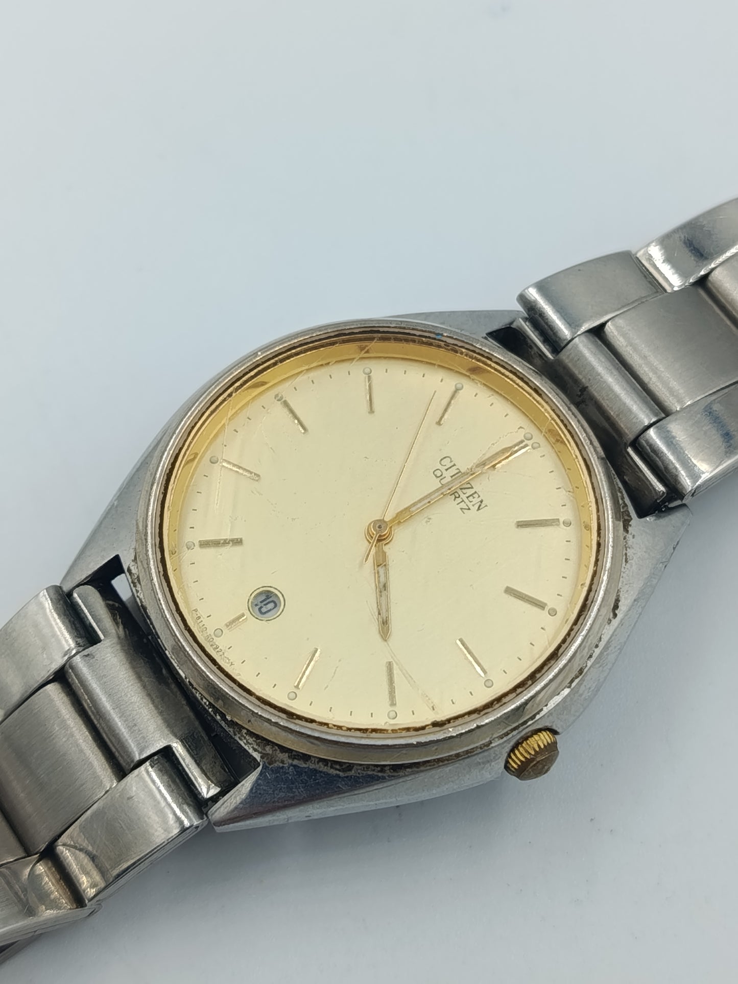 Klassische Citizen Quartz Damen Armbanduhr in Bicolor Optik mit Datumsanzeige