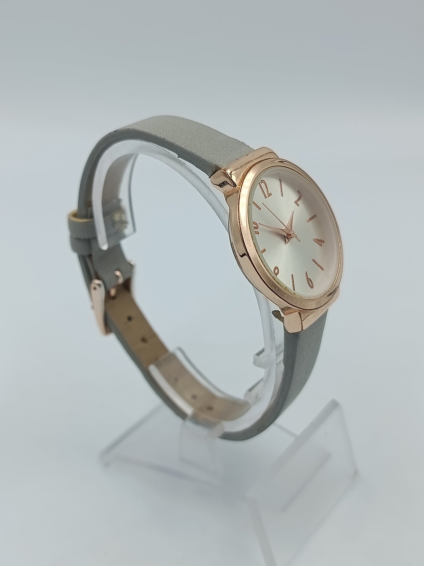 Elegante Damen Armbanduhr in Roségold Optik mit grauem Lederarmband