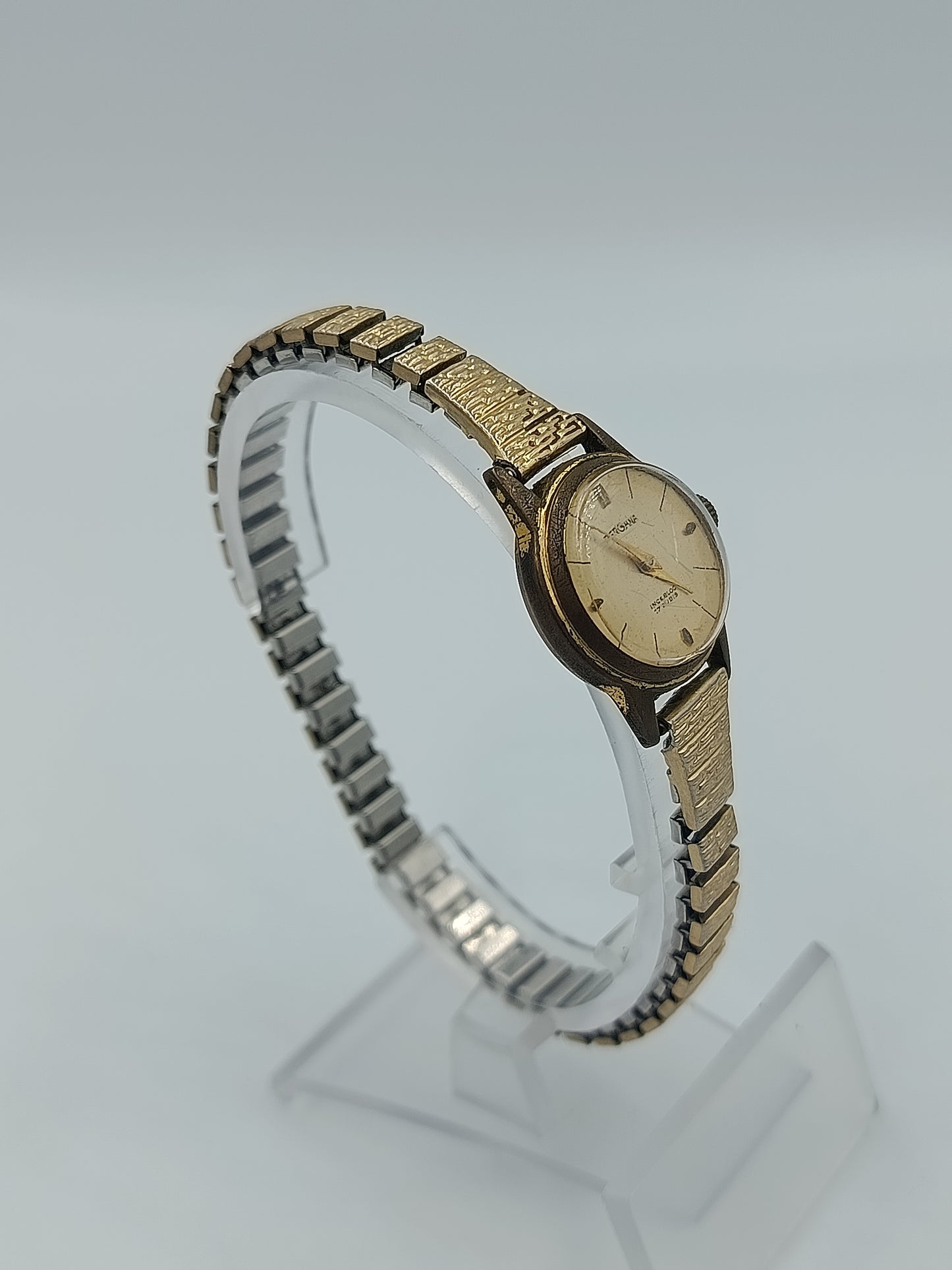 Klassische  Bergana Damen Armbanduhr in Goldoptik mit elastischem Metallarmband