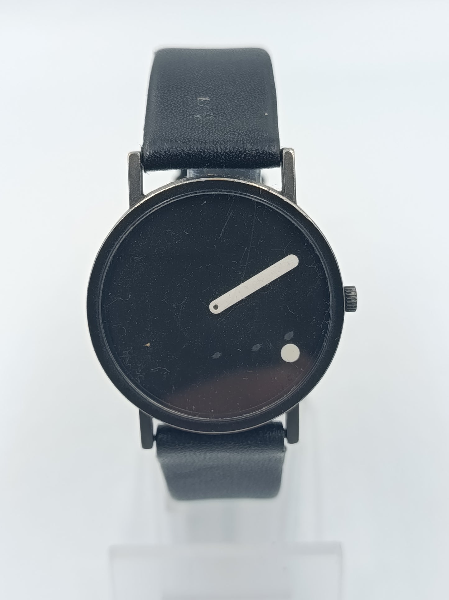 Minimalistische Damen Armbanduhr in Schwarz mit modernem Design
