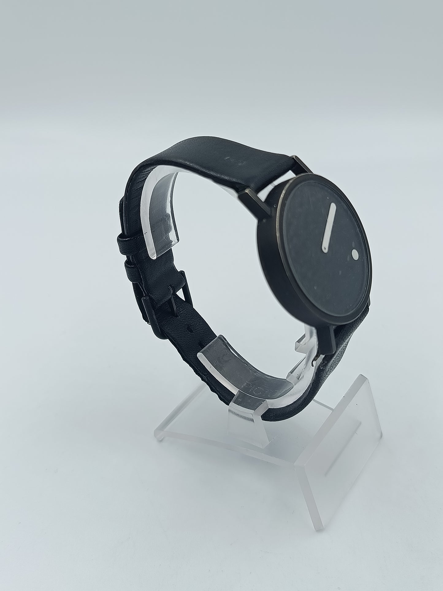 Minimalistische Damen Armbanduhr in Schwarz mit modernem Design