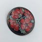 Wunderschöne runde Vintage Brosche mit handbemaltem Blumenmotiv in Rot