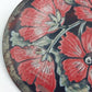 Wunderschöne runde Vintage Brosche mit handbemaltem Blumenmotiv in Rot