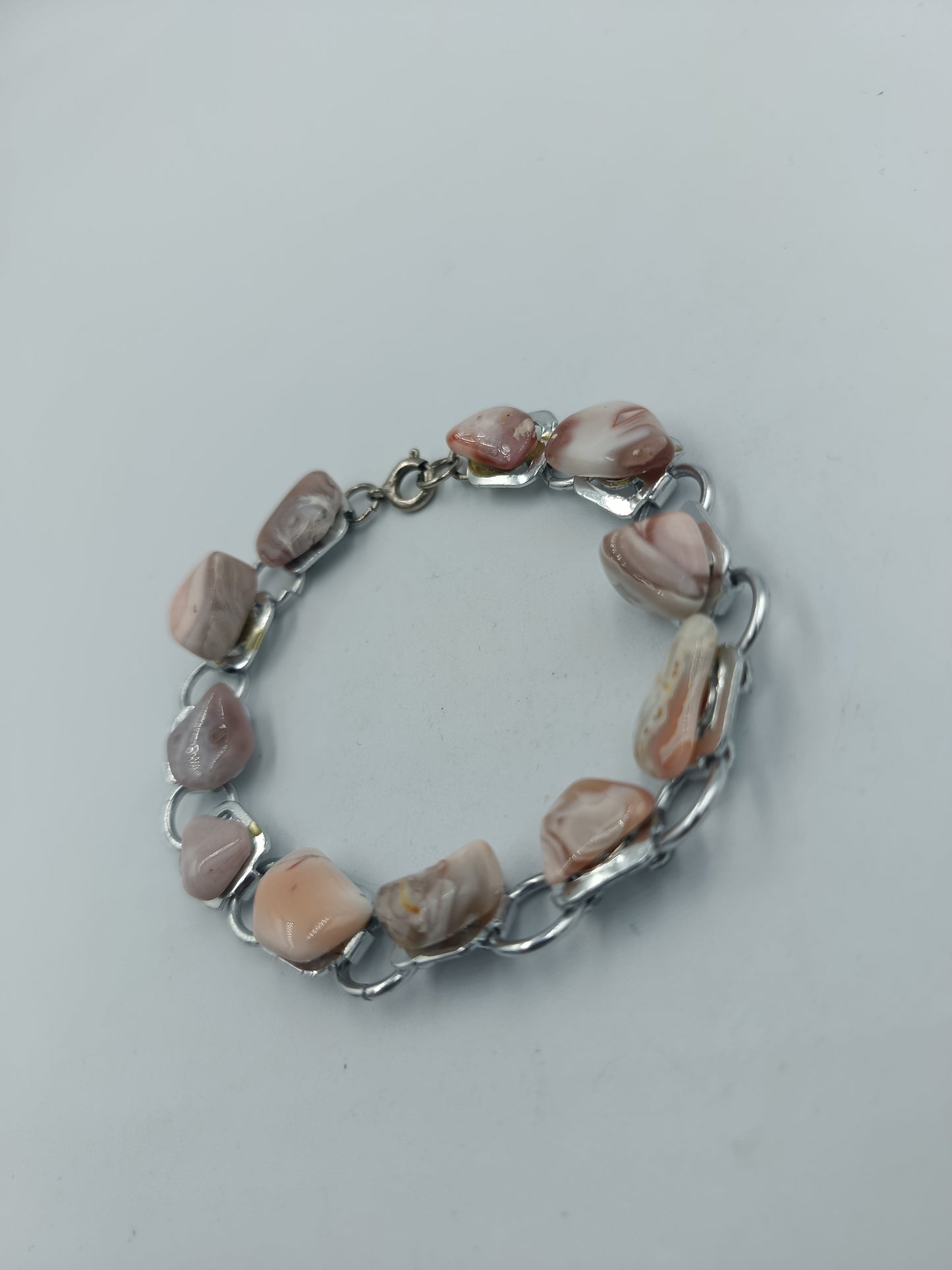 Elegantes Armband mit marmorierten Steinelementen in Rosé Creme Silberfarben