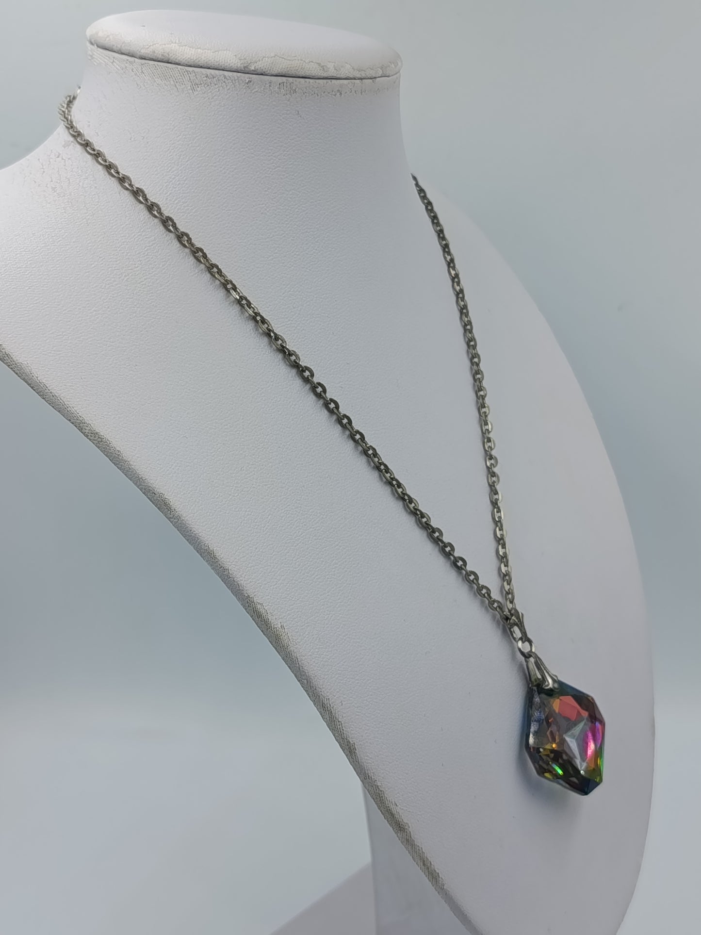 Elegante 835 Silberkette mit facettiertem Anhänger in schillernder Optik