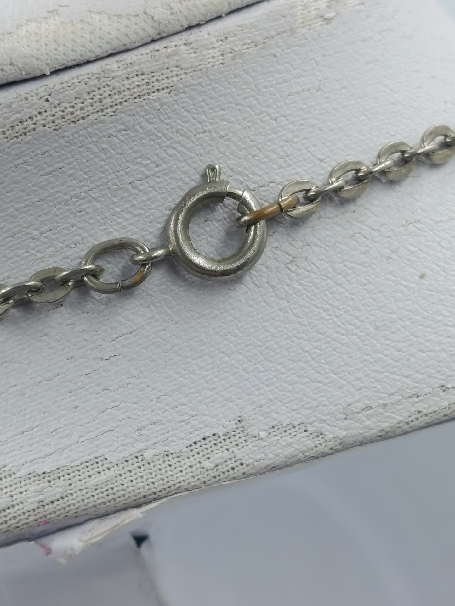 Elegante 835 Silberkette mit facettiertem Anhänger in schillernder Optik