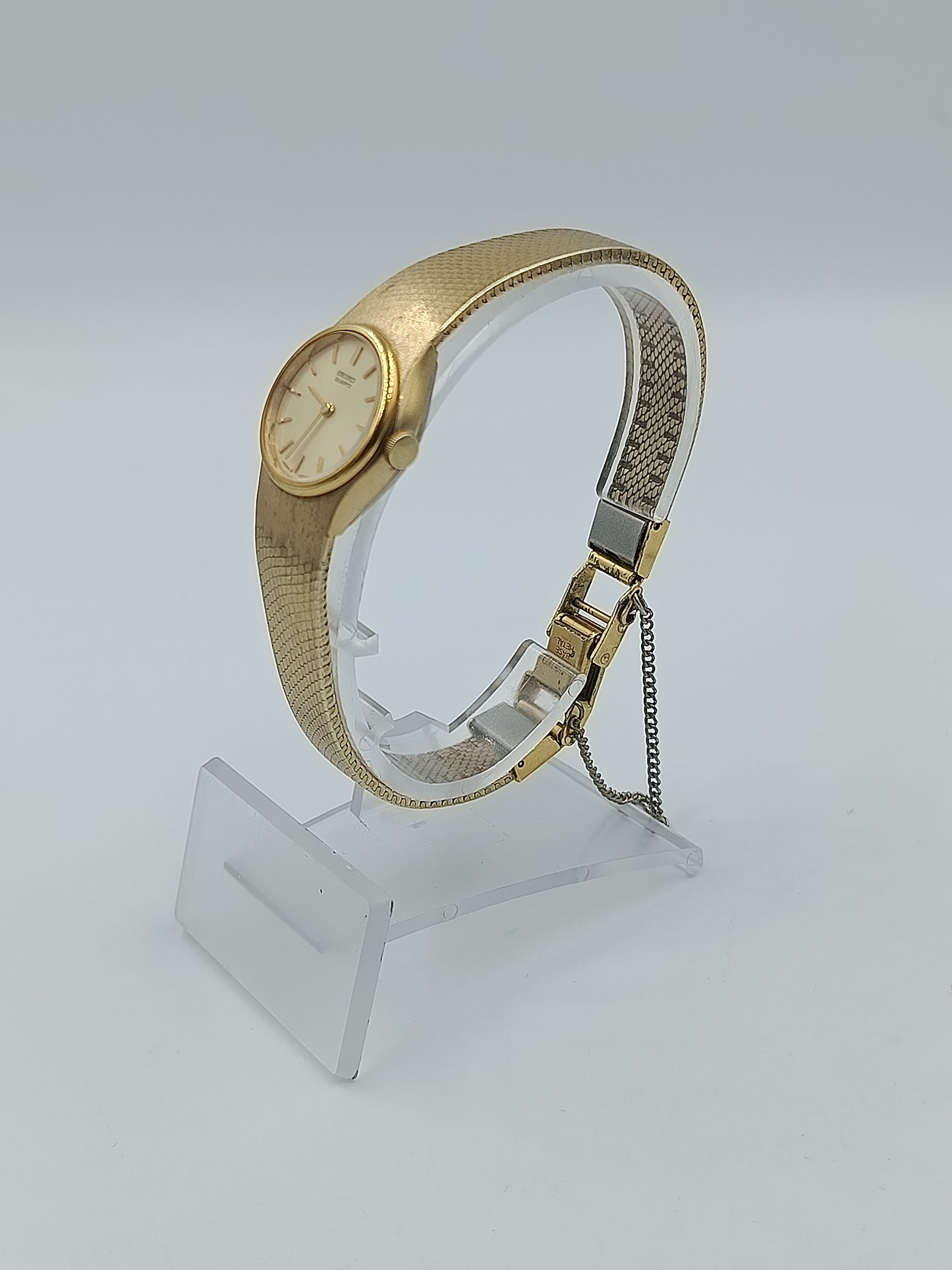 Seiko Quartz Damenarmbanduhr mit goldfarbenem Gehäuse und feinem Milanaiseband