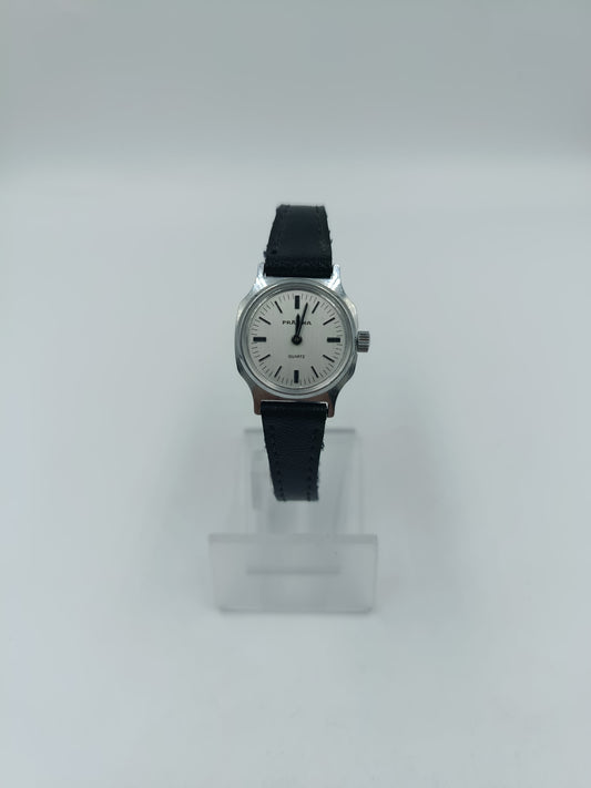 Prätina Quartz Damenarmbanduhr Silberfarben mit schwarzem Lederband