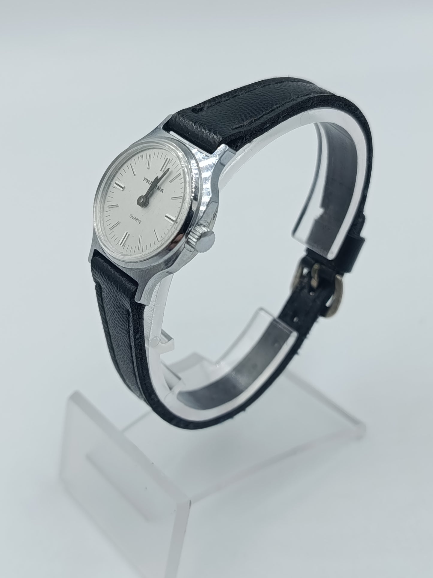 Prätina Quartz Damenarmbanduhr Silberfarben mit schwarzem Lederband