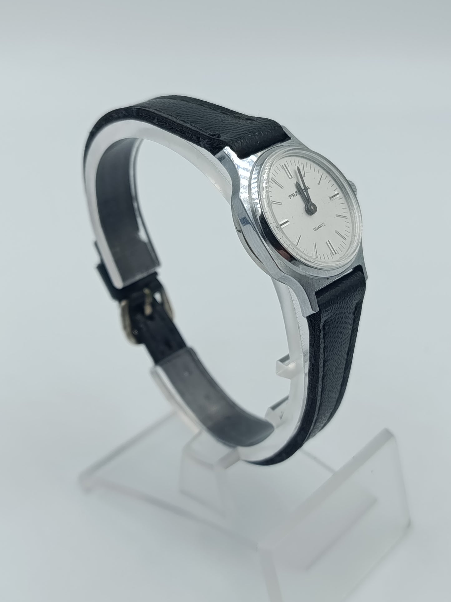 Prätina Quartz Damenarmbanduhr Silberfarben mit schwarzem Lederband