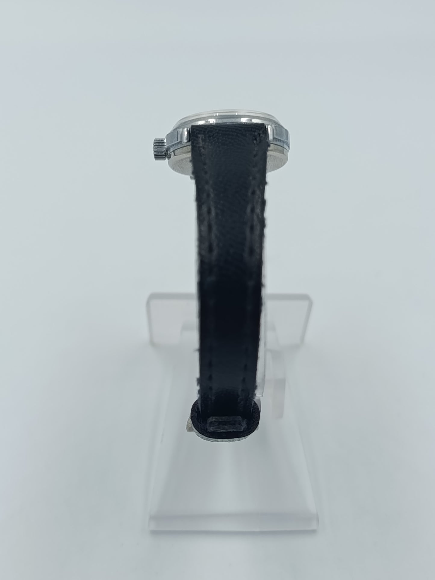Prätina Quartz Damenarmbanduhr Silberfarben mit schwarzem Lederband
