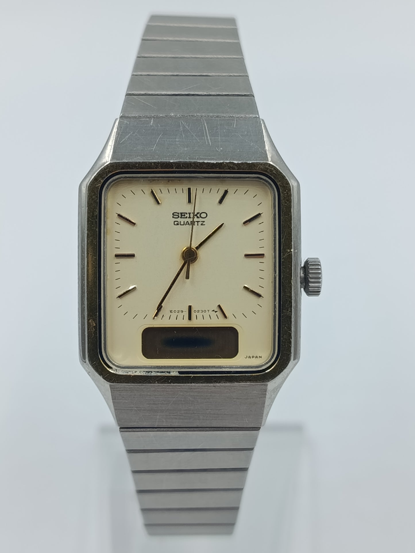 Seiko Quartz Damenarmbanduhr Silberfarben mit rechteckigem Gehäuse Defekt