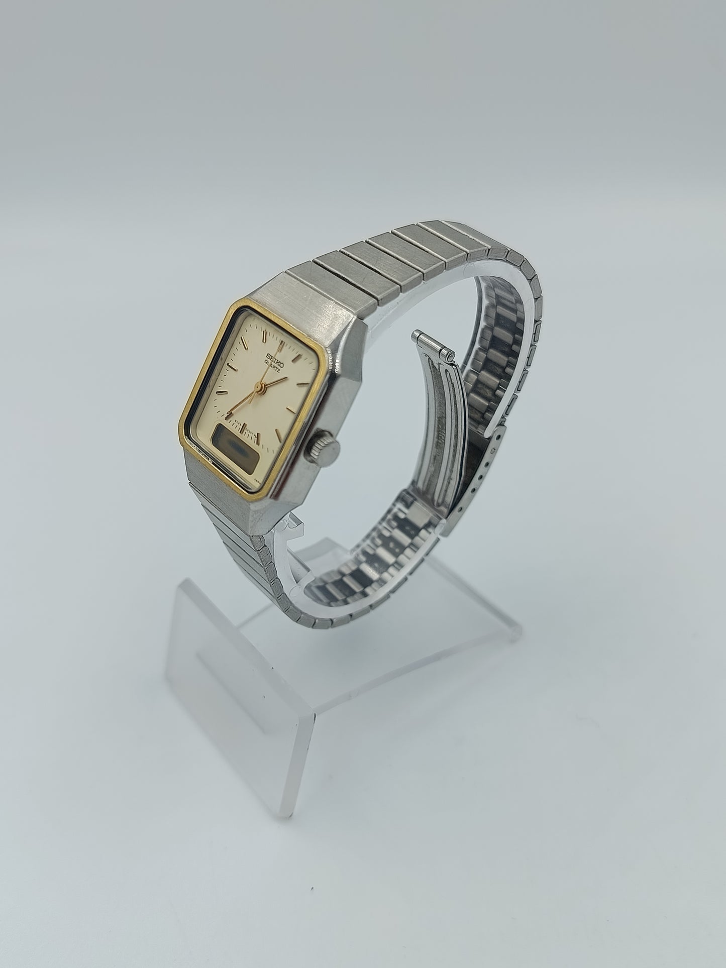 Seiko Quartz Damenarmbanduhr Silberfarben mit rechteckigem Gehäuse Defekt
