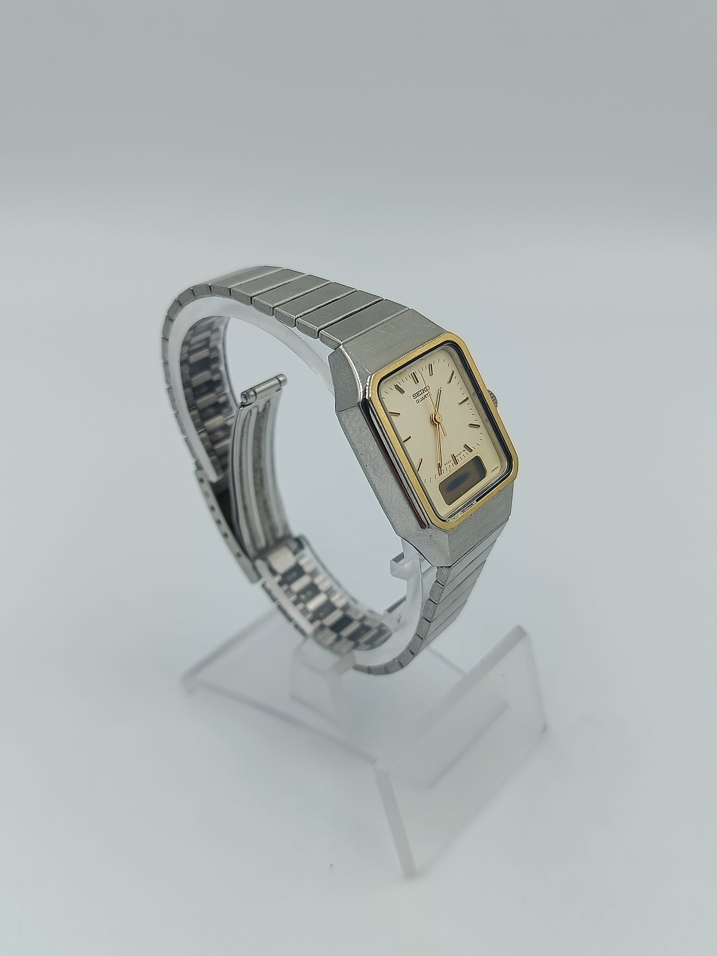Seiko Quartz Damenarmbanduhr Silberfarben mit rechteckigem Gehäuse Defekt