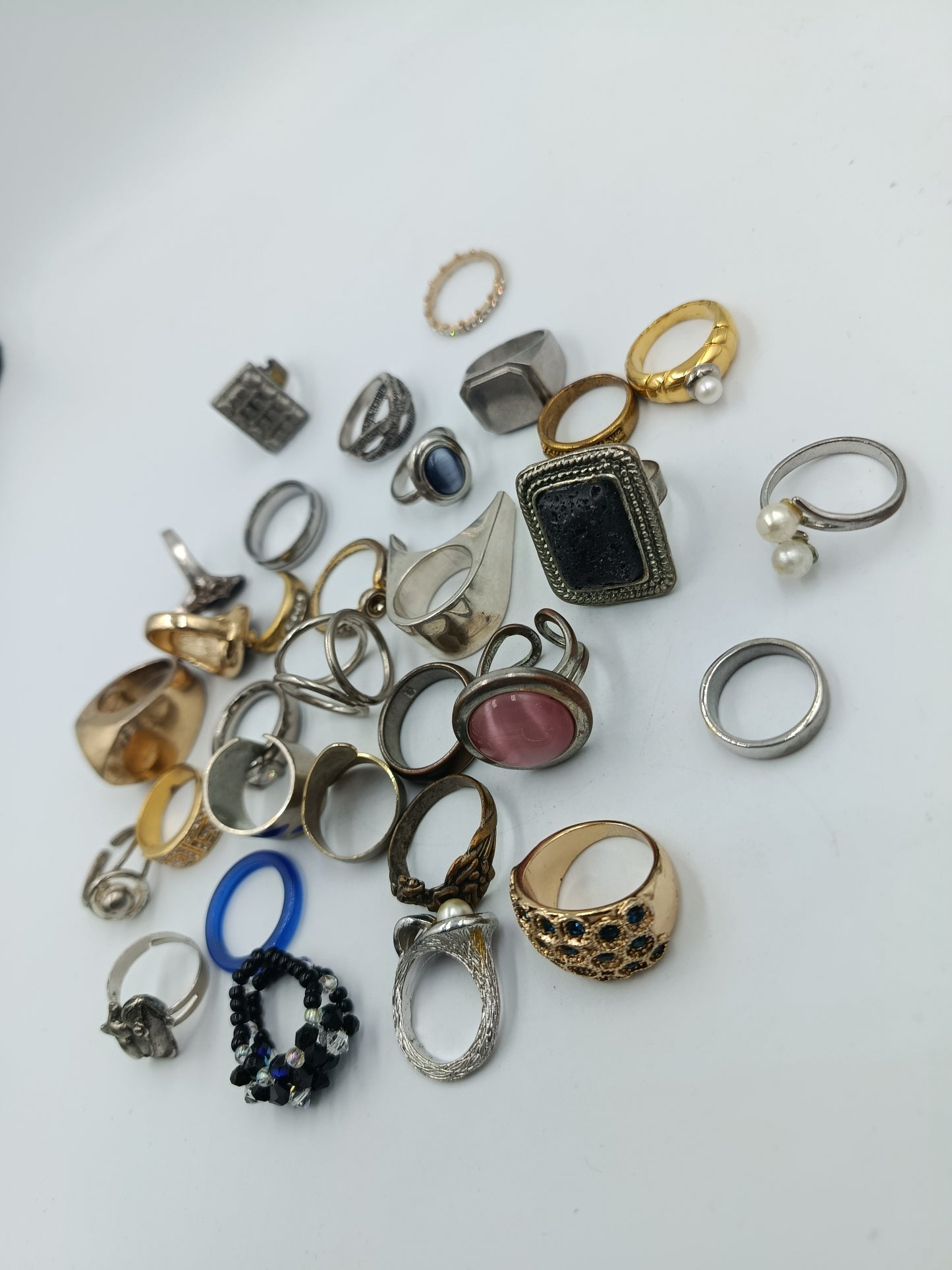 Großes Ringe Konvolut mit verschiedenen Damenringen in unterschiedlichen Designs