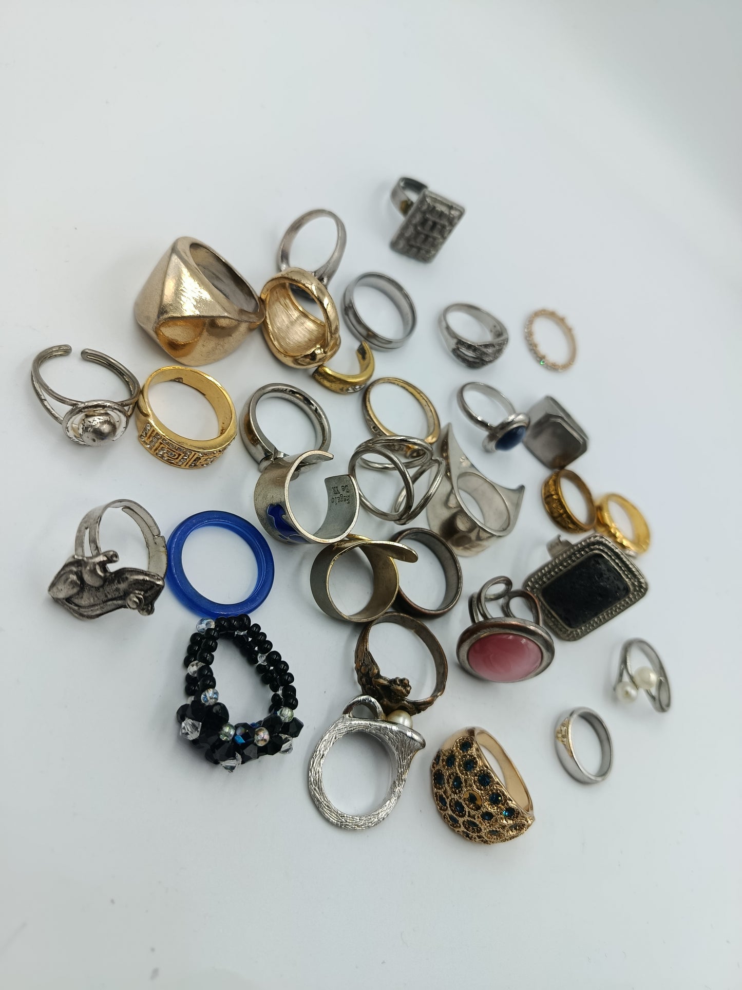Großes Ringe Konvolut mit verschiedenen Damenringen in unterschiedlichen Designs