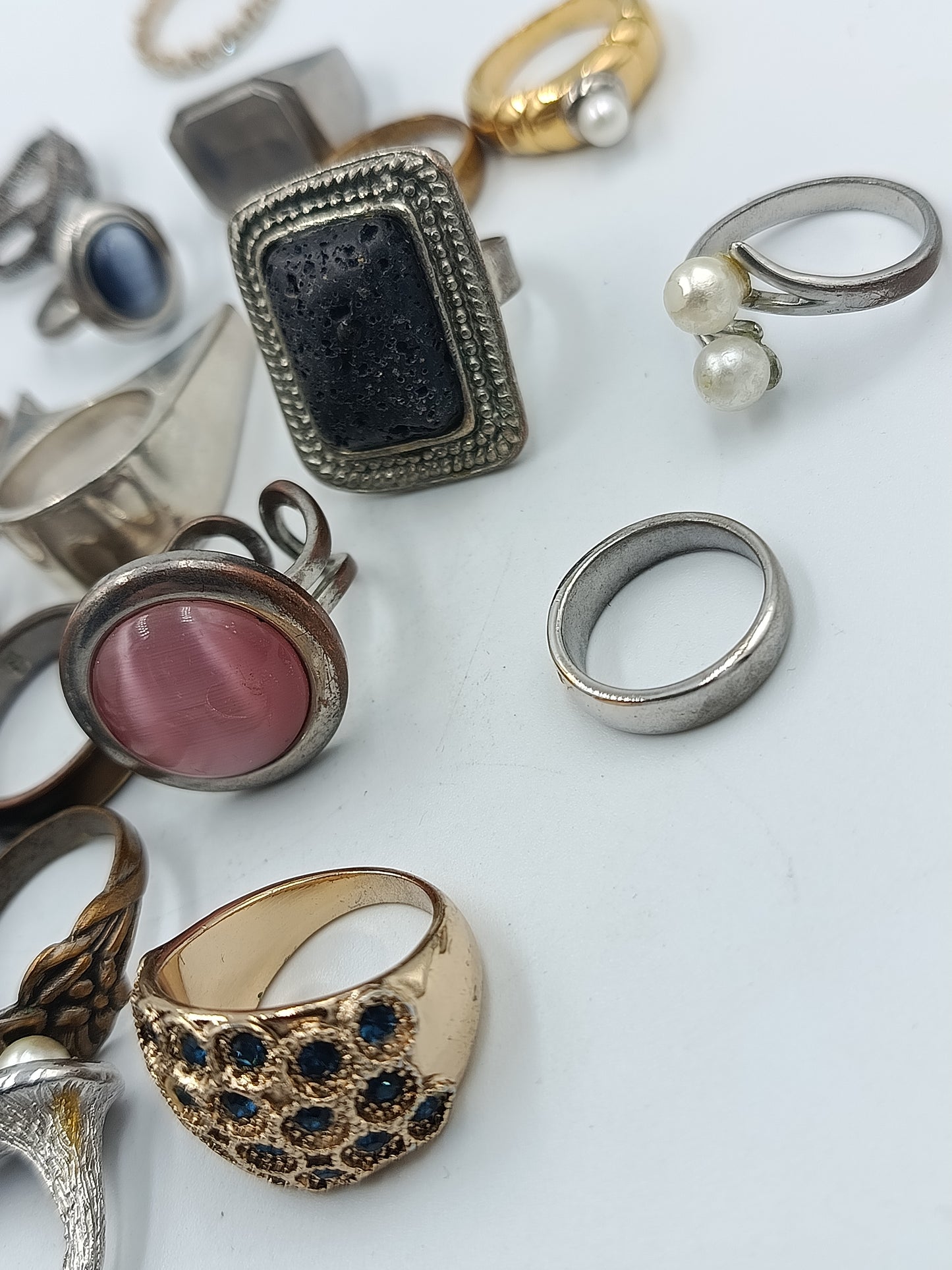 Großes Ringe Konvolut mit verschiedenen Damenringen in unterschiedlichen Designs