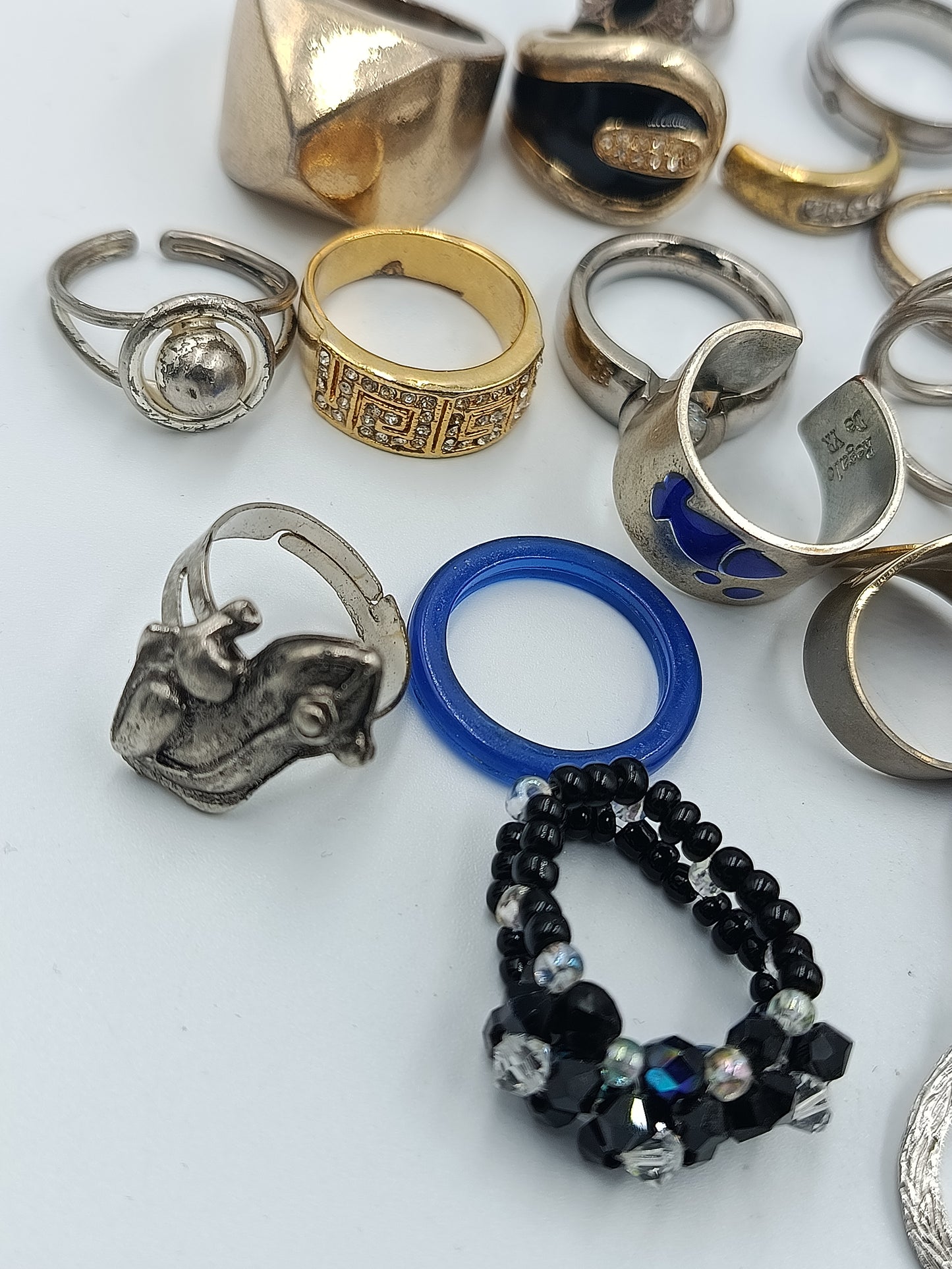 Großes Ringe Konvolut mit verschiedenen Damenringen in unterschiedlichen Designs