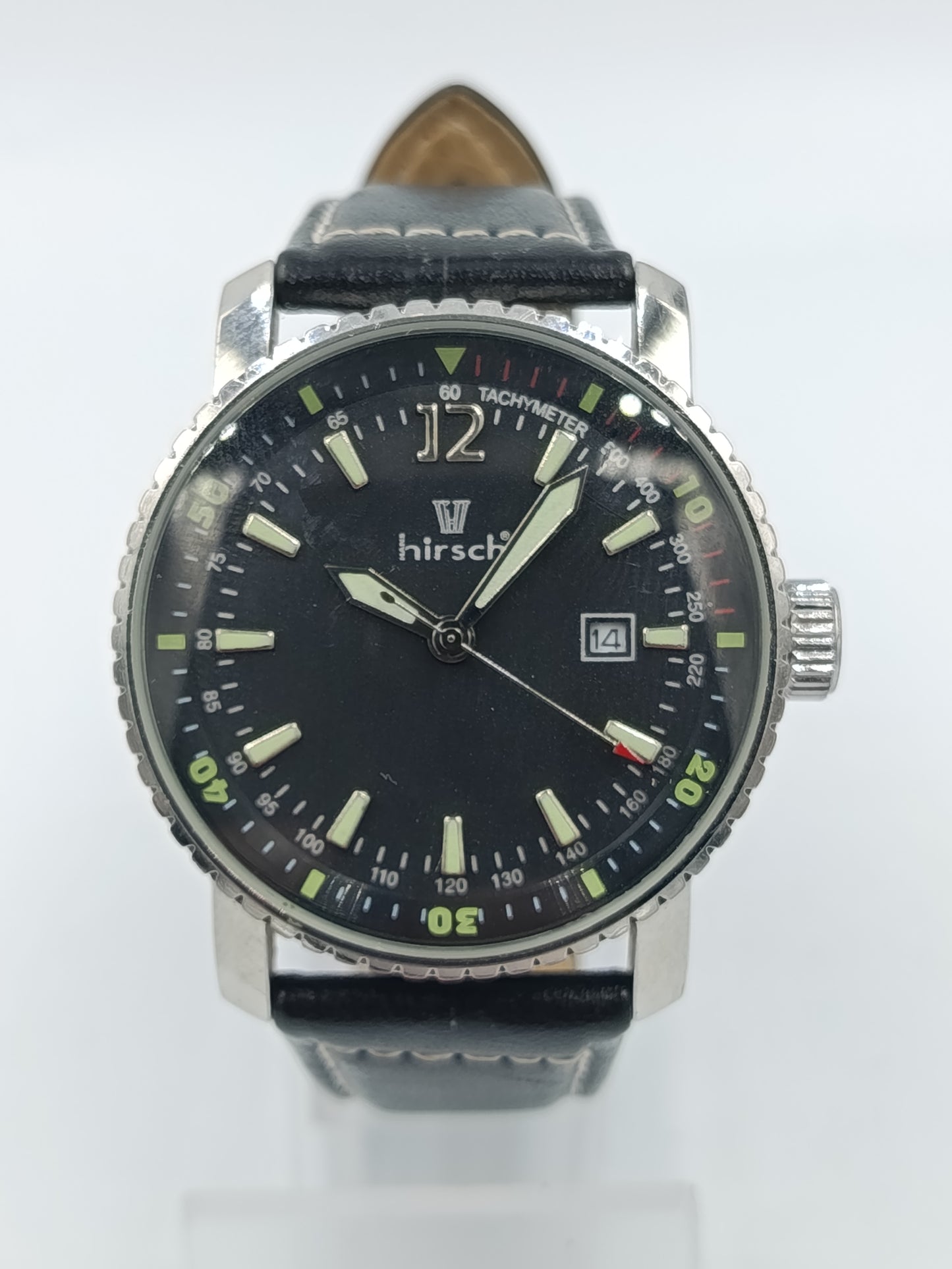 Hirsch Herren Uhr Tachymeter Datum Quarz Edelstahl Lederarmband Sport