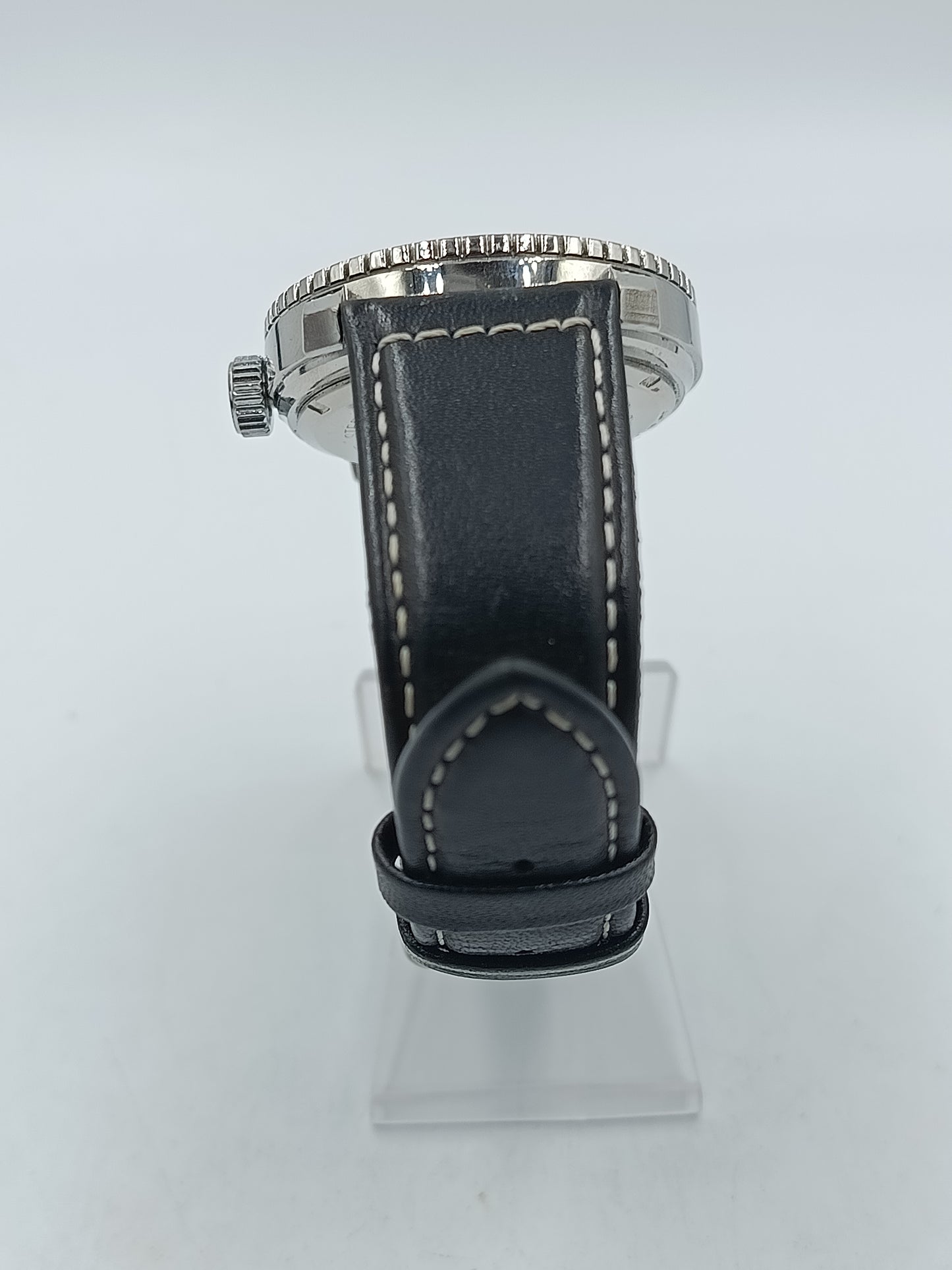 Hirsch Herren Uhr Tachymeter Datum Quarz Edelstahl Lederarmband Sport