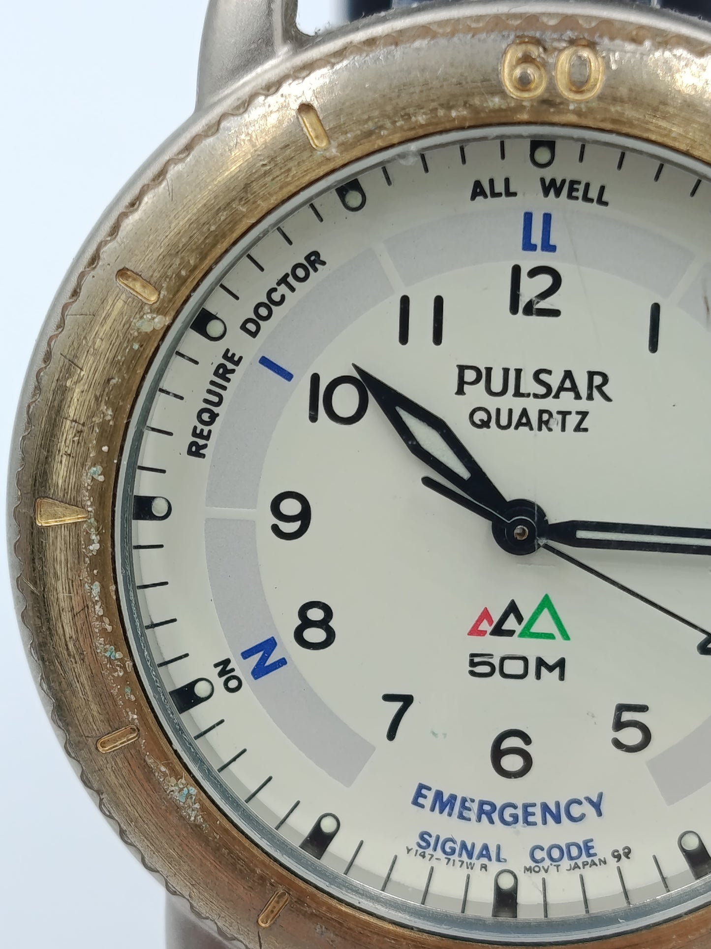 Pulsar Herren Uhr 50M Quarz Datum Vintage Outdoor Emergency Dial