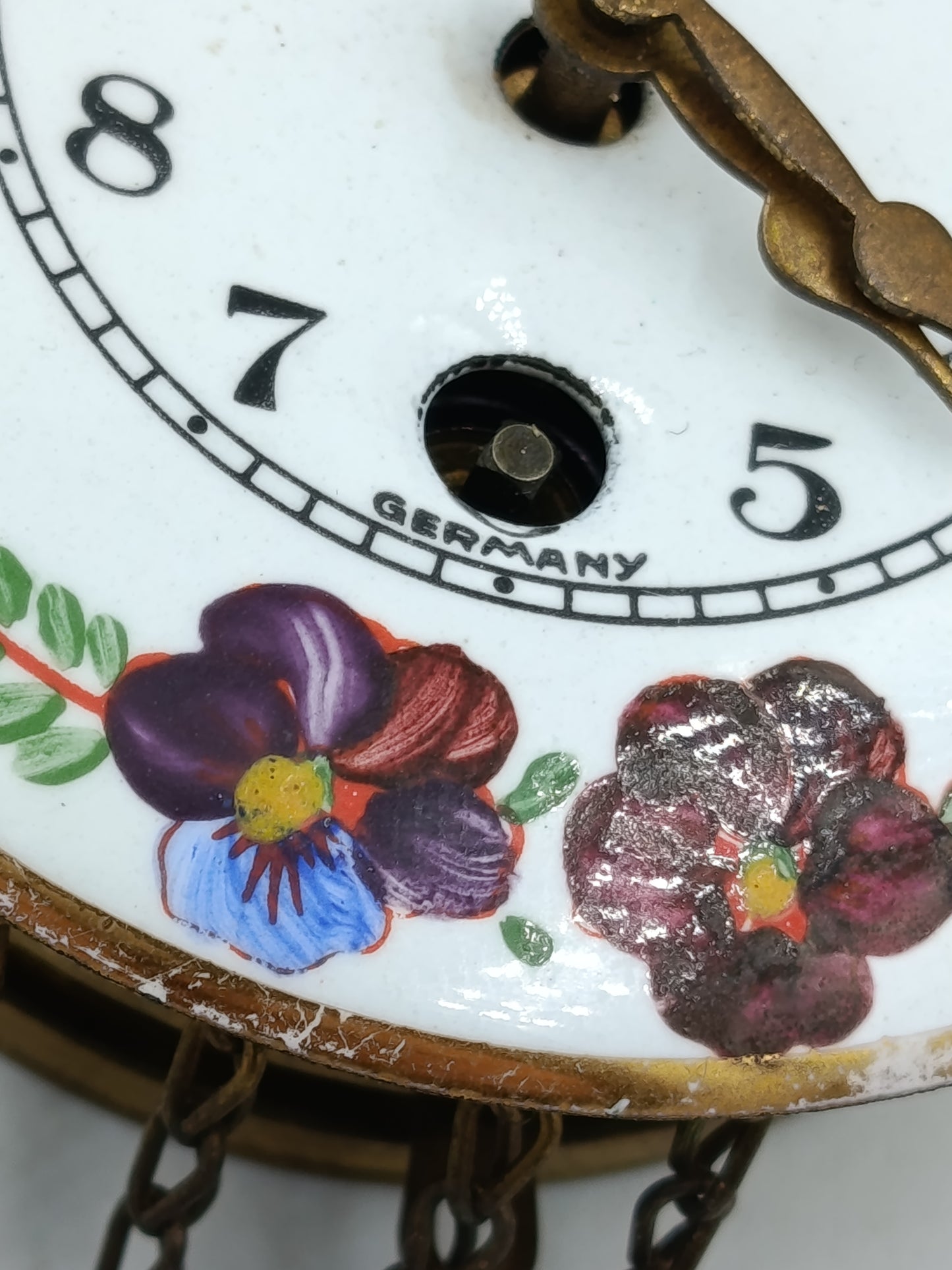 Antike Wanduhr Emaille Zifferblatt Blumen Dekor Schwarzwald Uhrwerk Vintage