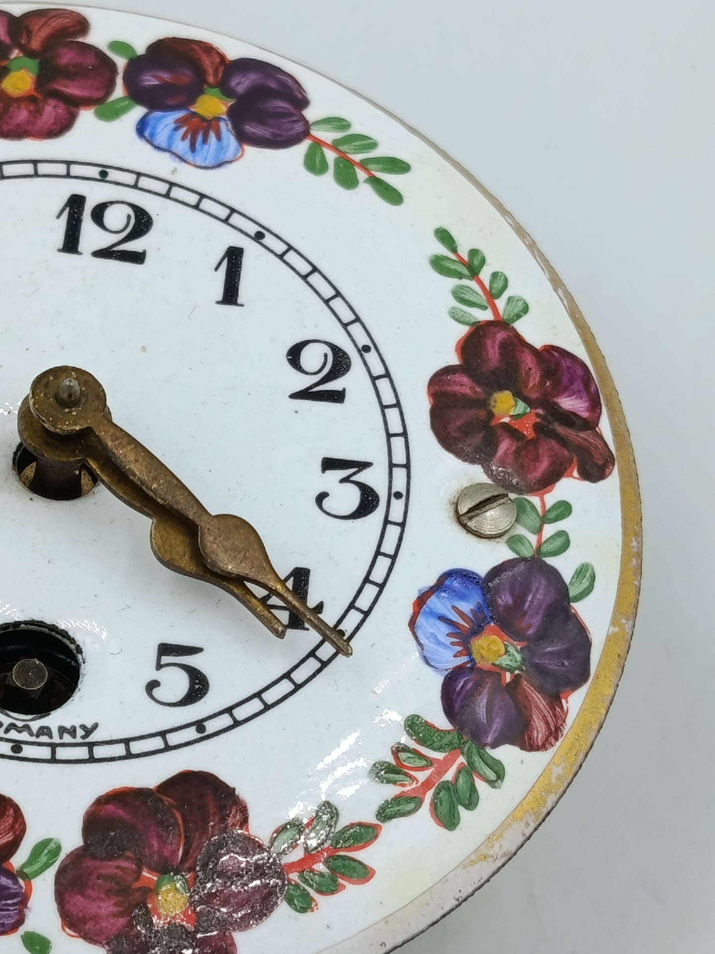 Antike Wanduhr Emaille Zifferblatt Blumen Dekor Schwarzwald Uhrwerk Vintage