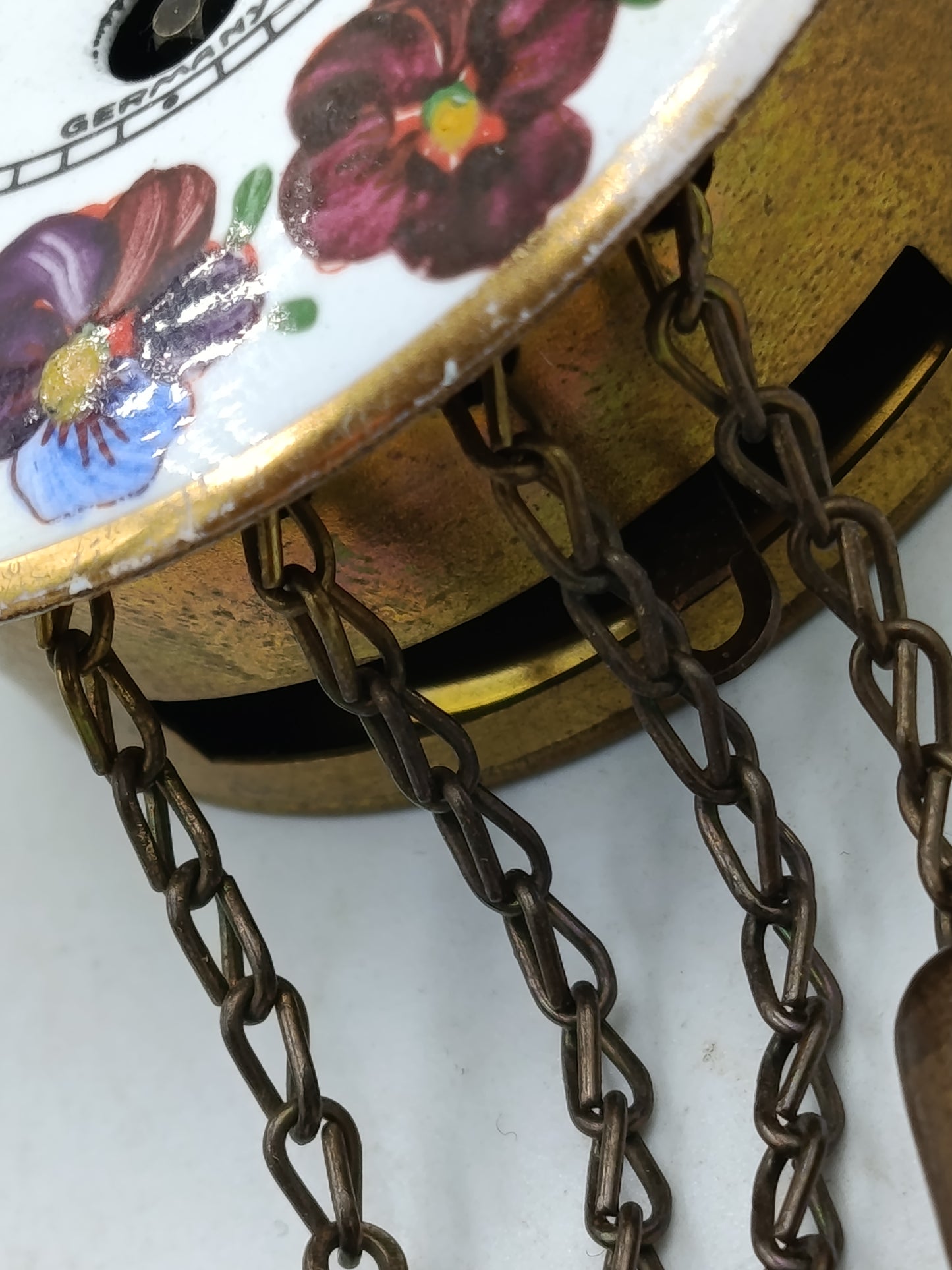 Antike Wanduhr Emaille Zifferblatt Blumen Dekor Schwarzwald Uhrwerk Vintage