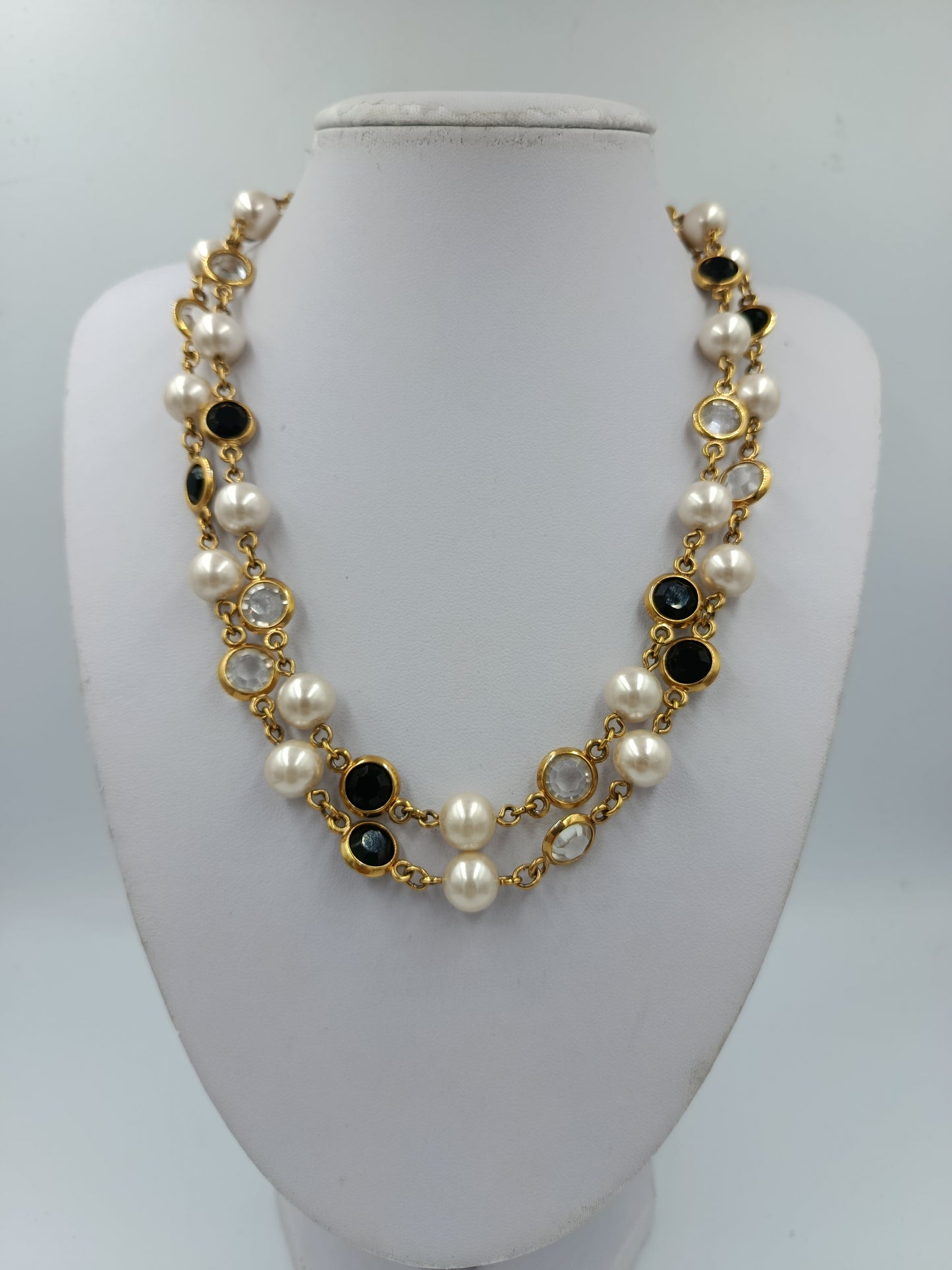 Elegante Perlenkette goldfarben mit schwarzen und klaren Steinen Vintage Stil