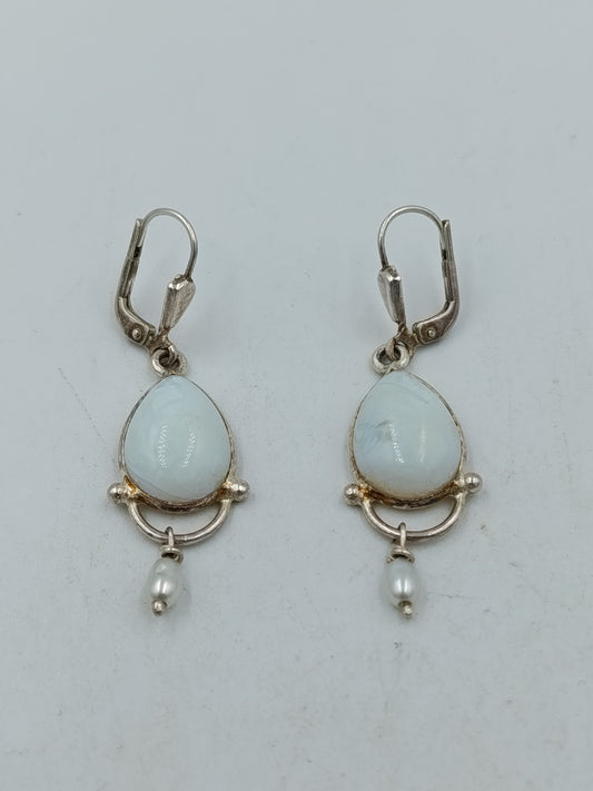 Vintage Ohrringe Tropfenform Weiß mit Perlen Anhänger Elegant