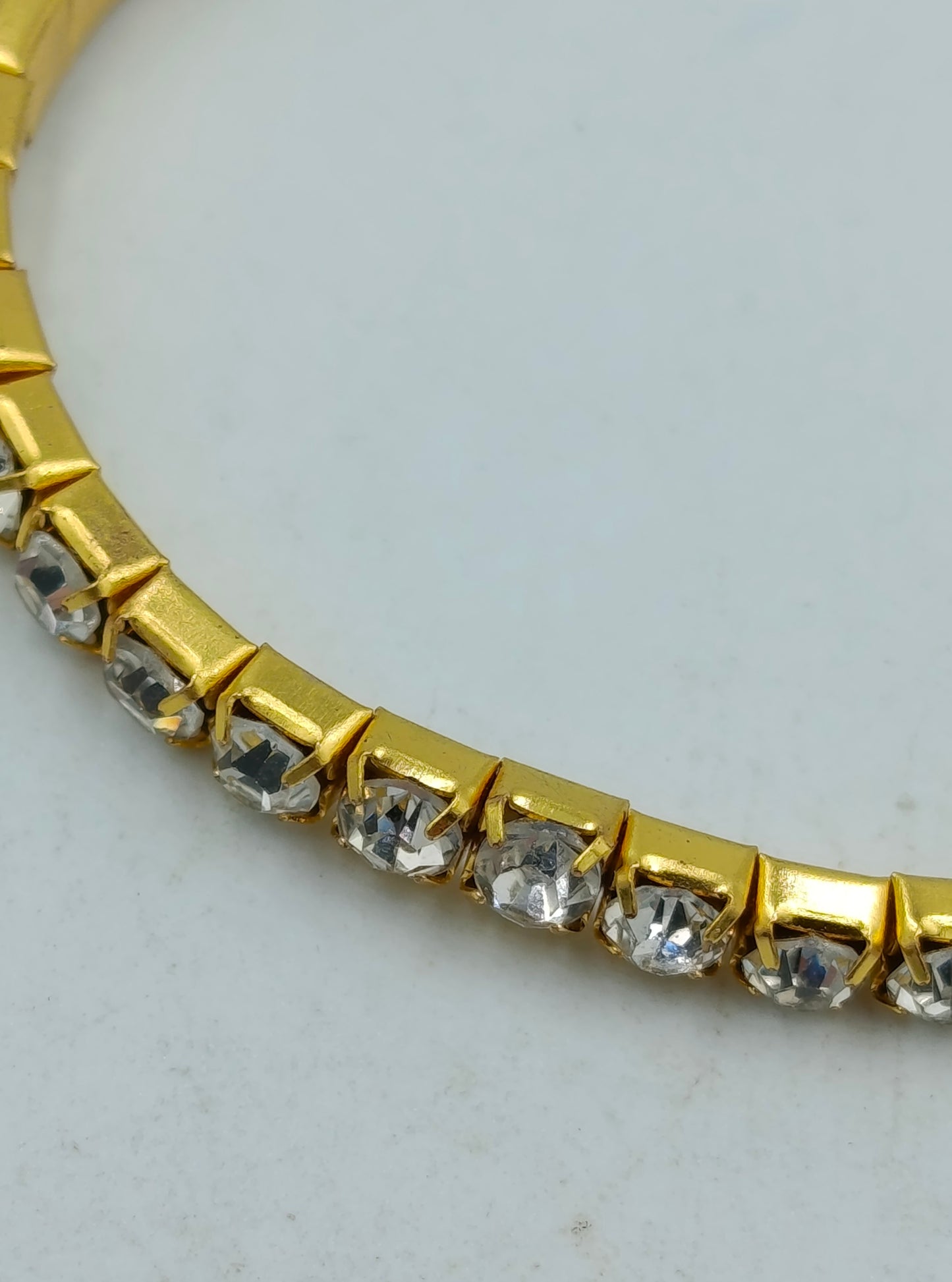 Goldfarbener Strass Armreif  elastisch  elegant Damen Armband