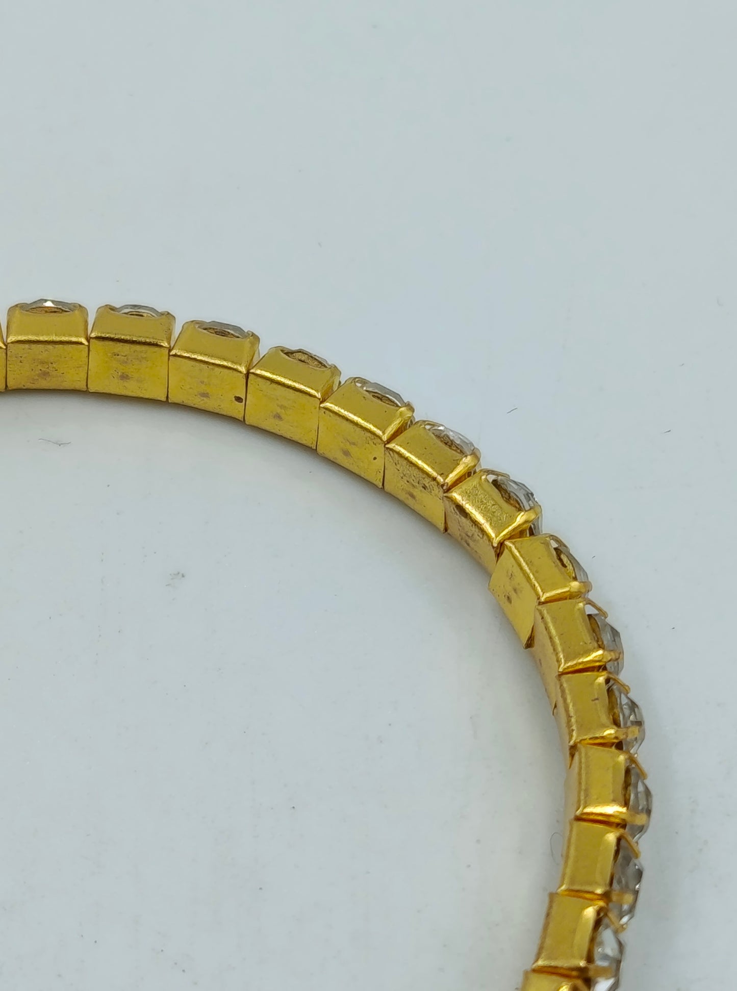 Goldfarbener Strass Armreif  elastisch  elegant Damen Armband