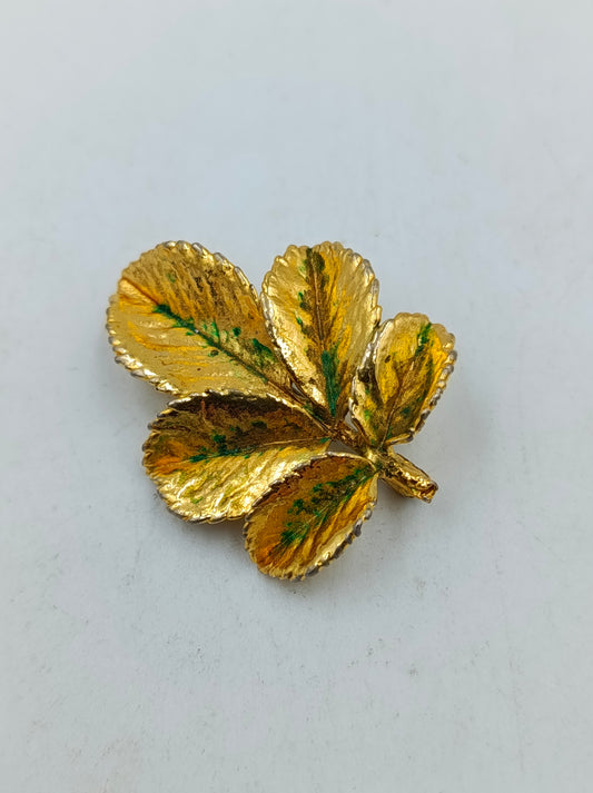Vintage Brosche Blattmotiv  goldfarben mit grüner Patina
