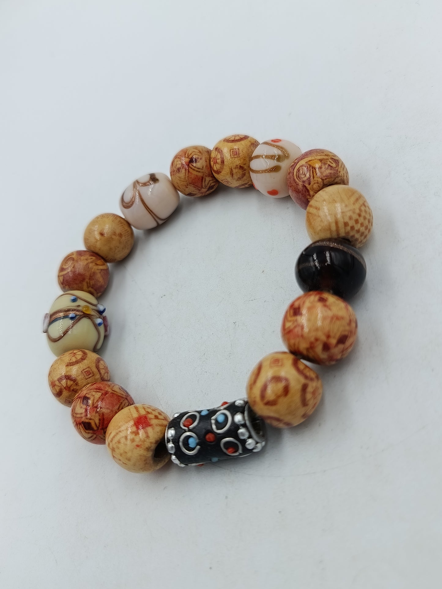 Buntes Vintage Holzperlen-Armband – Elastisch & Naturgetreu