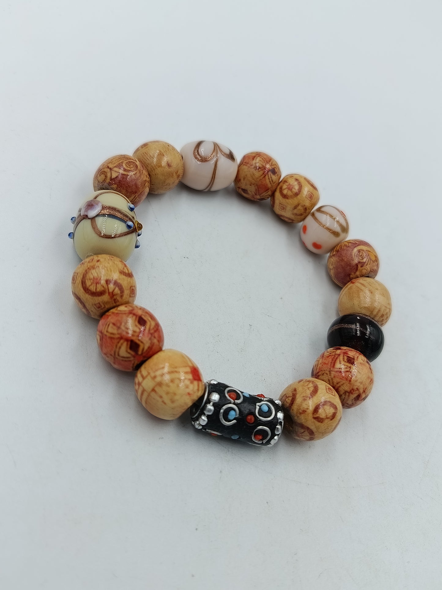 Buntes Vintage Holzperlen-Armband – Elastisch & Naturgetreu
