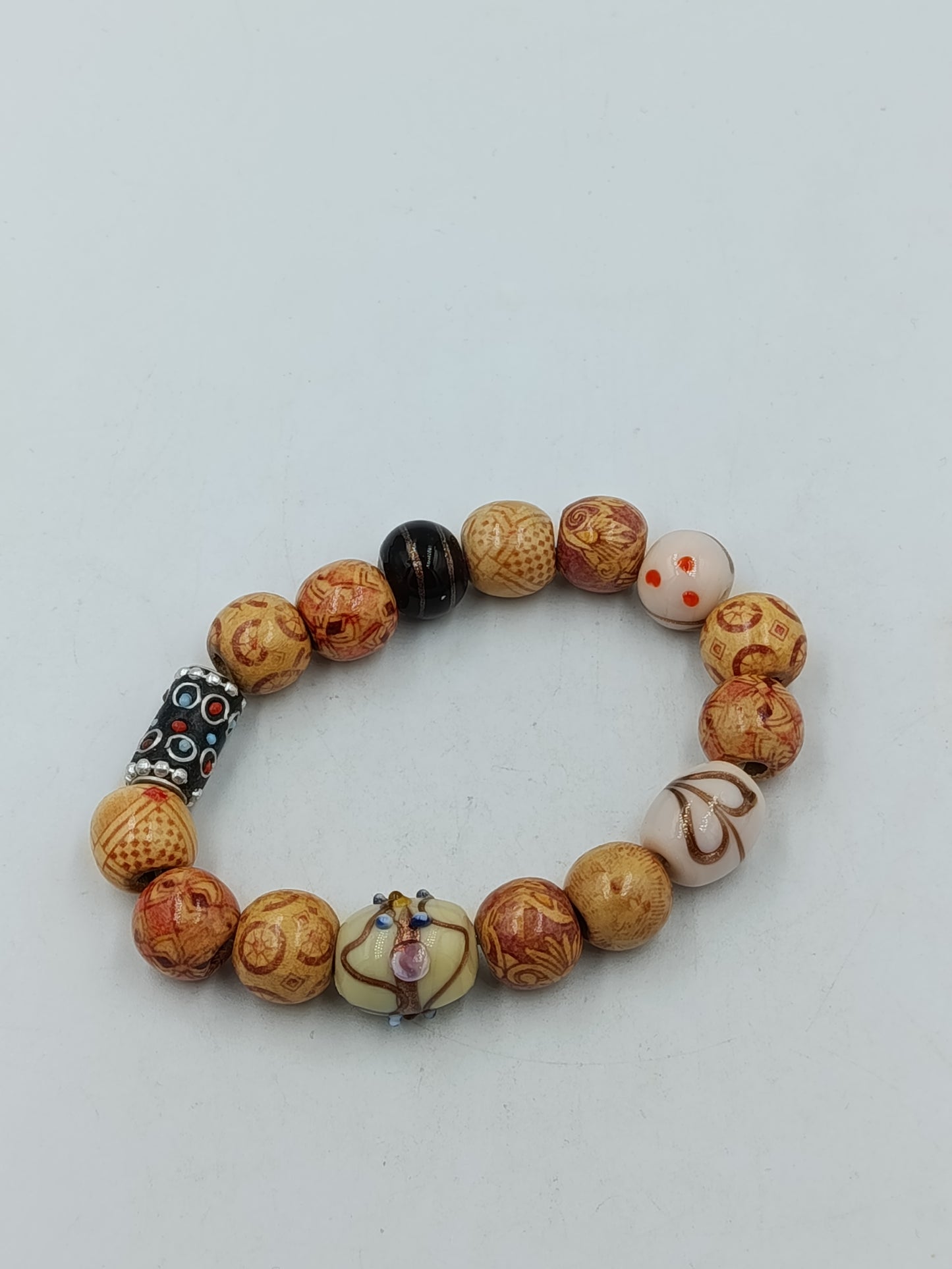 Buntes Vintage Holzperlen-Armband – Elastisch & Naturgetreu