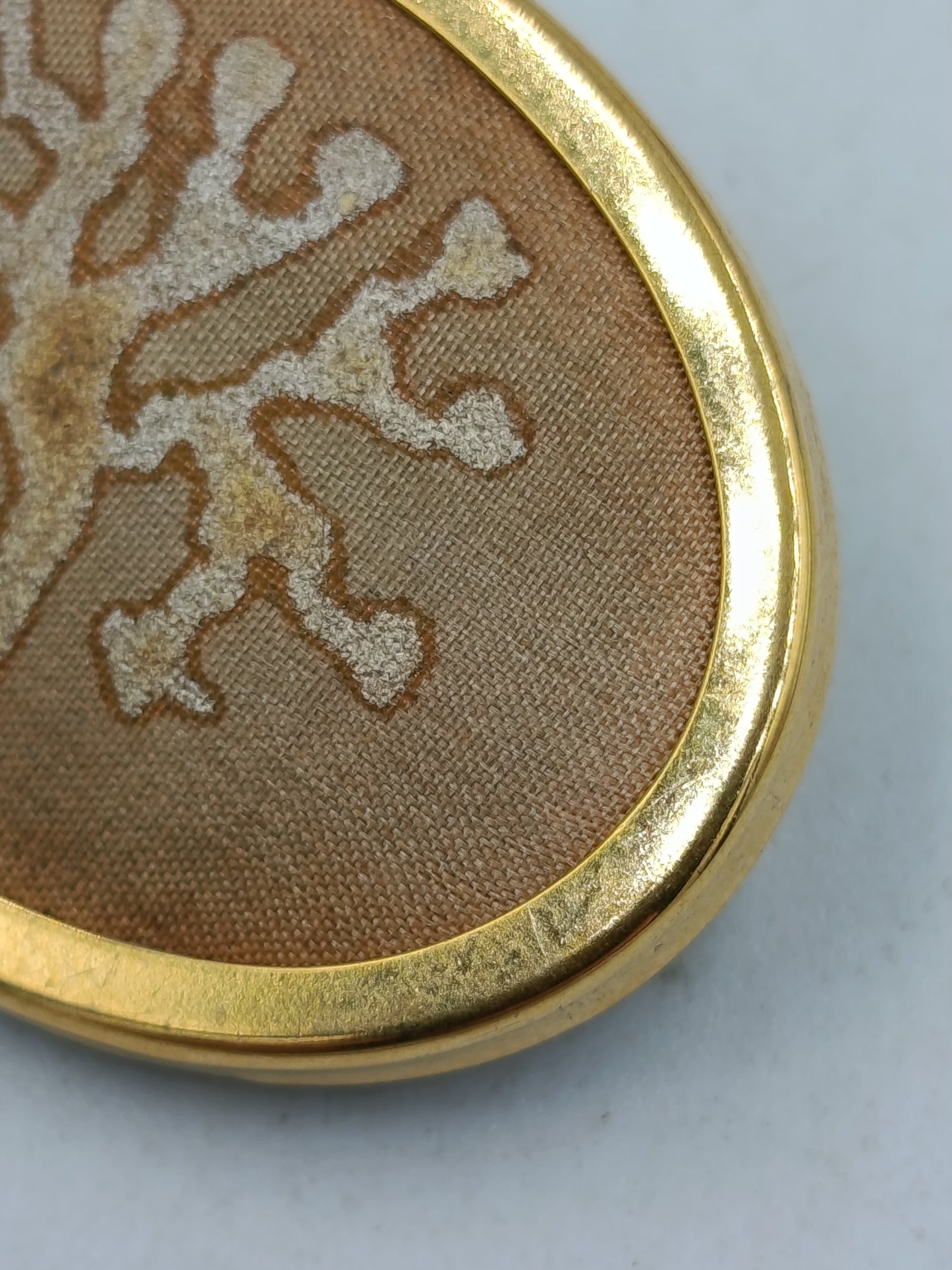 Vintage Brosche Baum Motiv Goldfarben Stoffeinlage Oval
