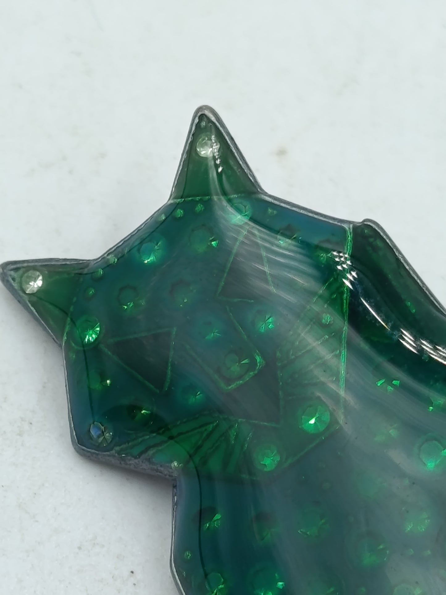 Vintage Brosche Katze Grün Kunststoff mit Glitzerpunkten Statement Accessoire