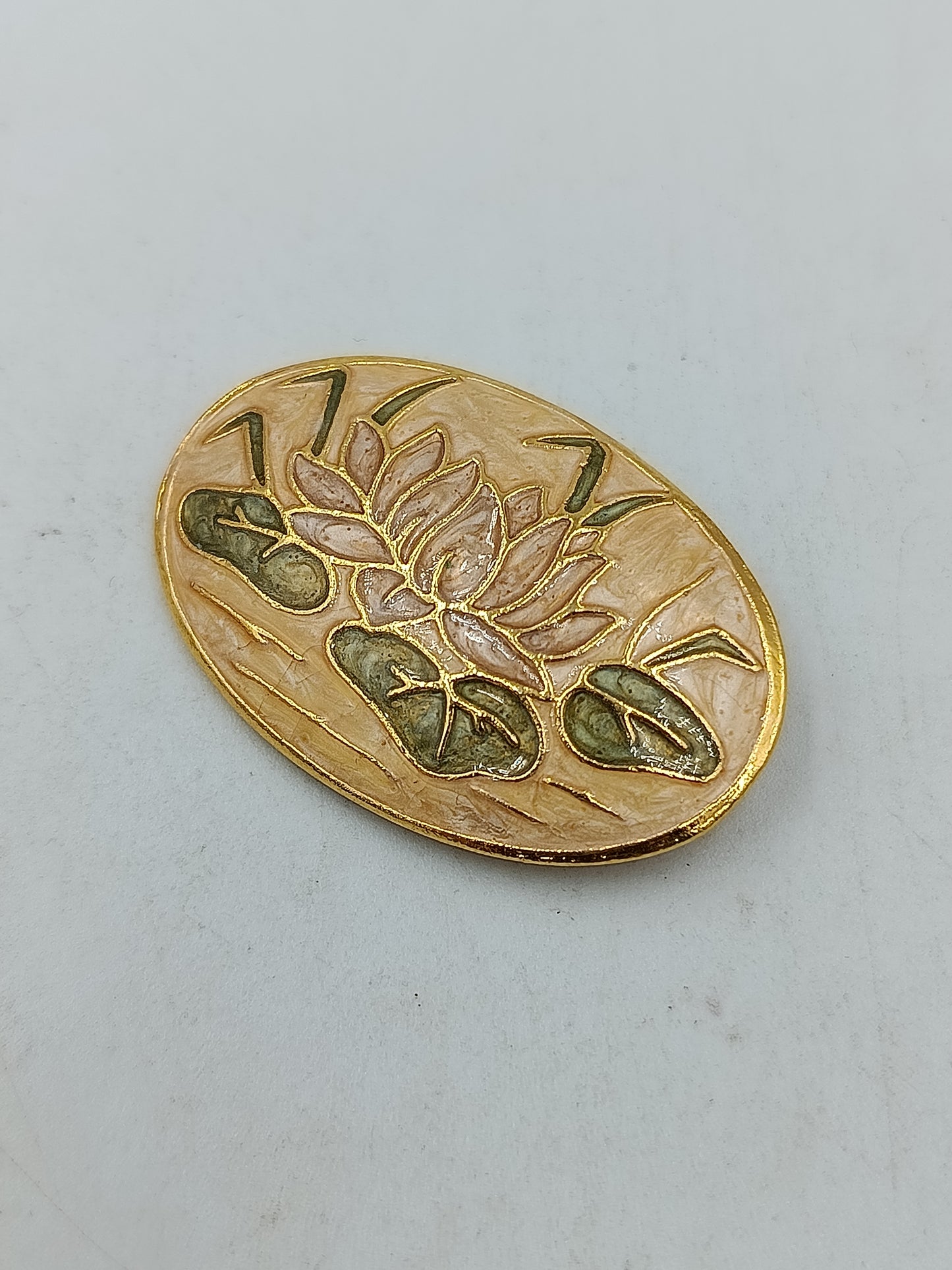 Wunderschöne Vintage Brosche Seerose Emaille Goldfarben Oval