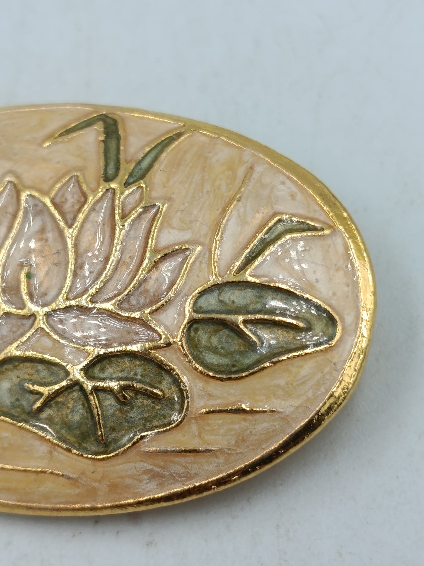 Wunderschöne Vintage Brosche Seerose Emaille Goldfarben Oval
