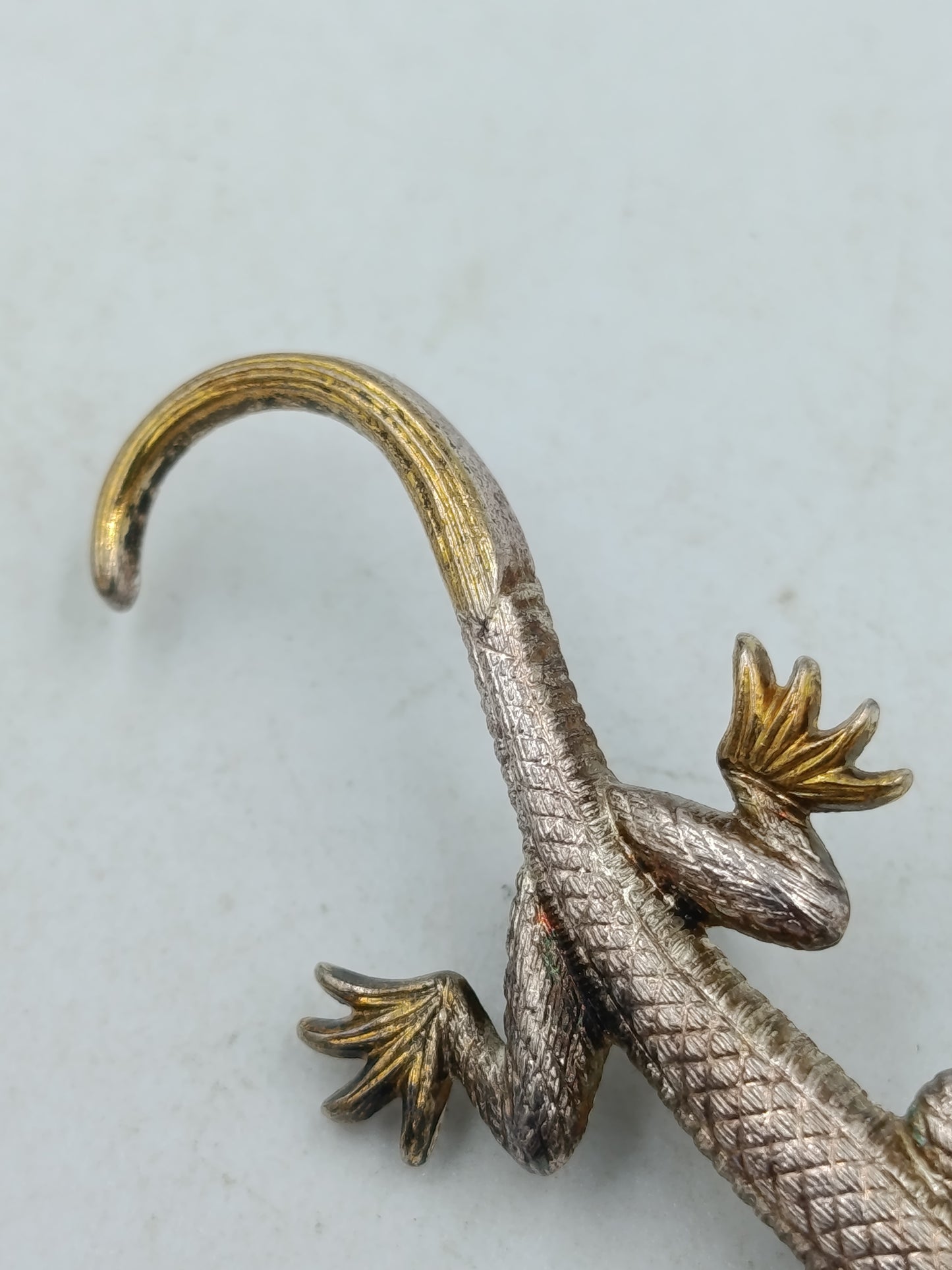 Vintage Brosche Eidechse Gecko Gold Silberfarben mit blauen Steinen