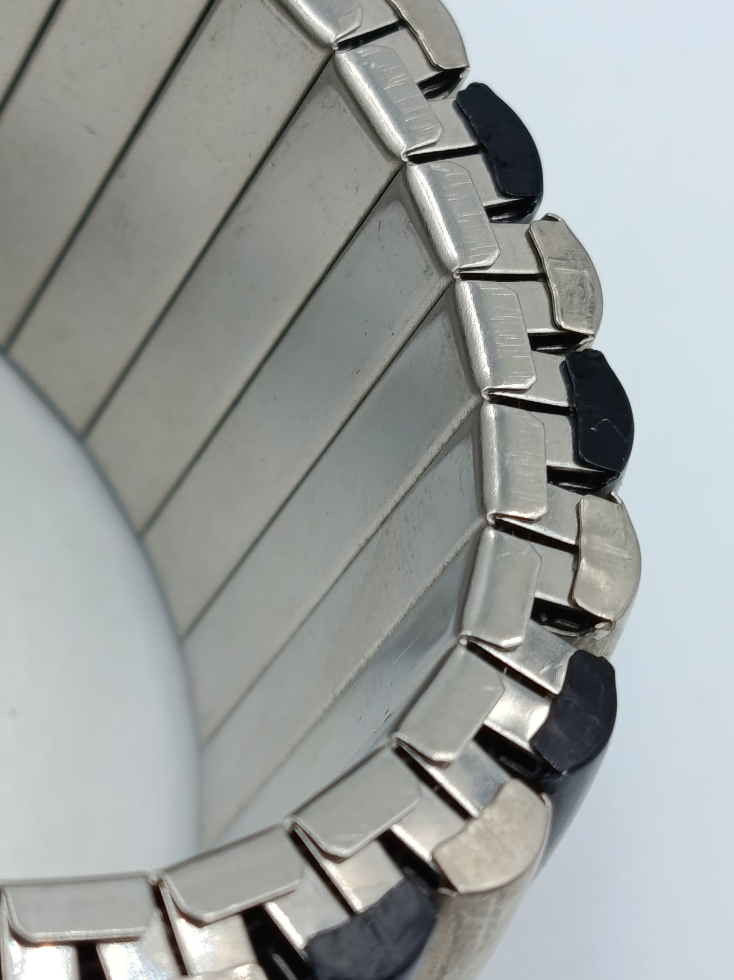 Modernes Stretch Armband silber schwarz elastisch Statement